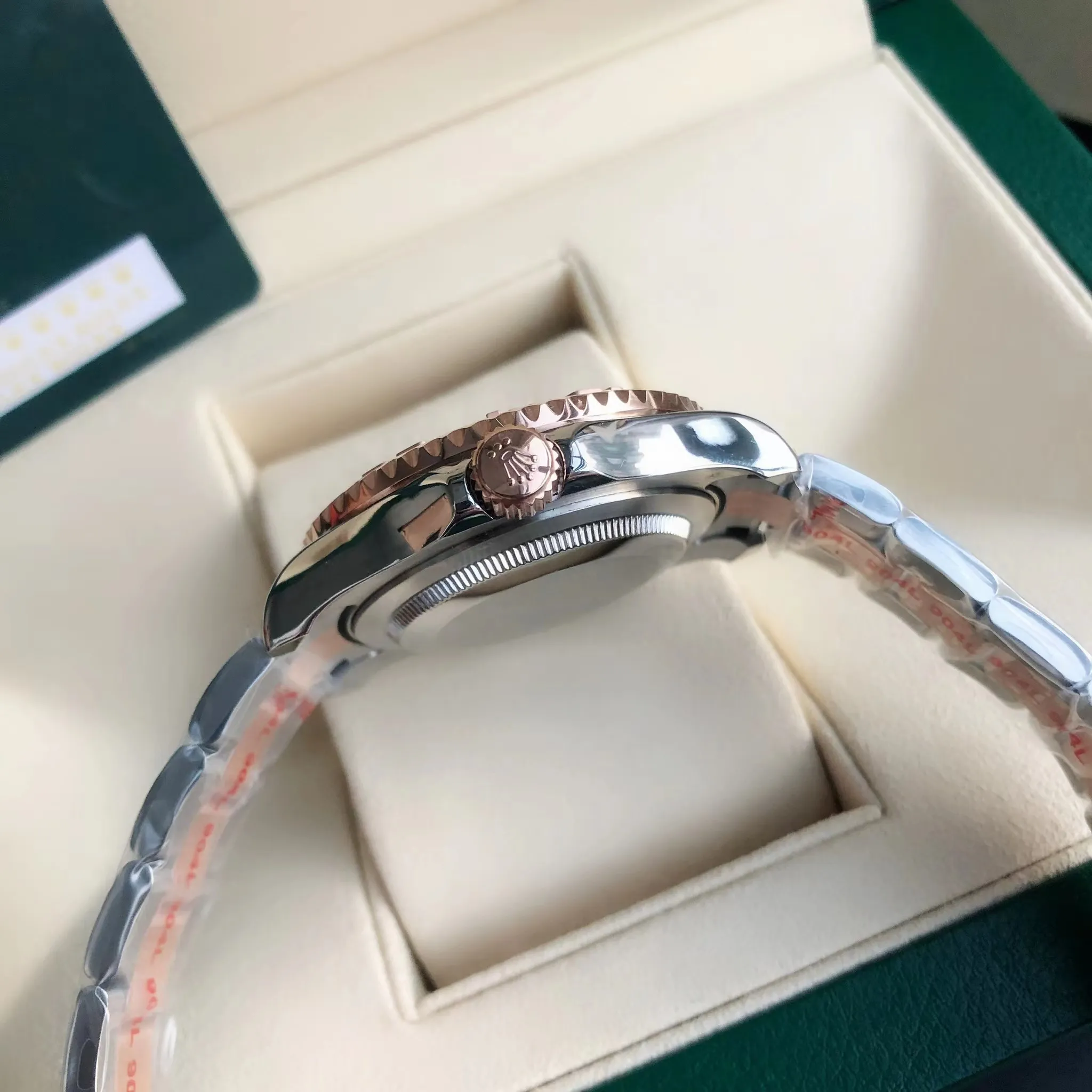 【High-end replica】💰1160! 【Customized all-in-one machine】💰1720! All Rolex Yacht-Master 40mm watches are shipped. On the basis of adhering to the characteristics of the brand, they are simultaneously matched with the original buckle of the stainless steel strap. [Movement] Equipped with a dedicated and manufactured 0️⃣reworked, 💯new original Citizen 9015 all-in-one fully automatic mechanical movement, with accurate travel time and excellent performance. [Case] 316L stainless steel case The original version of the ceramic ring rotates in both directions simultaneously, perfectly presenting the same curvature and luster as the original version. The ultra-strong high-density mineral glass mirror and exquisite workmanship perfectly inherit the original diving and swimming 🏊‍♀️Performance [Literal] The scale is clear, the luminous light is super long-lasting, the details are synchronized and authentic, the inner shadow ring is clear and the font is well-proportioned [Strap] 316L stainless steel adjustable buckle with imported high-quality rubber strap, comfortable and durable to wear ⚠️Please look for the exclusive quality