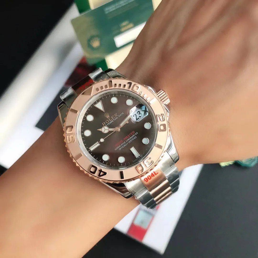 【High-end replica】💰1160! 【Customized all-in-one machine】💰1720! All Rolex Yacht-Master 40mm watches are shipped. On the basis of adhering to the characteristics of the brand, they are simultaneously matched with the original buckle of the stainless steel strap. [Movement] Equipped with a dedicated and manufactured 0️⃣reworked, 💯new original Citizen 9015 all-in-one fully automatic mechanical movement, with accurate travel time and excellent performance. [Case] 316L stainless steel case The original version of the ceramic ring rotates in both directions simultaneously, perfectly presenting the same curvature and luster as the original version. The ultra-strong high-density mineral glass mirror and exquisite workmanship perfectly inherit the original diving and swimming 🏊‍♀️Performance [Literal] The scale is clear, the luminous light is super long-lasting, the details are synchronized and authentic, the inner shadow ring is clear and the font is well-proportioned [Strap] 316L stainless steel adjustable buckle with imported high-quality rubber strap, comfortable and durable to wear ⚠️Please look for the exclusive quality