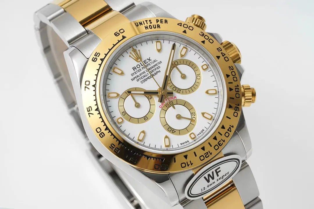 【Top replica】💰4500! Rolex Daytona is coming! A one-to-one replica of the original! All dials are carefully crafted and developed based on original genuine dials as templates! 904L fine steel 1:1 genuine replica manufacturing! Ultra-high precision polishing and detail processing! The bevel edge of the glass has the correct curvature, high transparency and good texture! The white steel scale ring and ceramic ring are oil-filled and electroplated with exquisite effects! Each one is literally an original genuine substitute dial! Unmatched by high imitations on the market! It is a special dial for k gold replica watches! The original luminous nails and hands have been successfully reproduced! Case and strap details! They are all authentic products! Different styles, different shell shapes, different connections! Every detail is in place! Make sure every style is correct! It is the only one on the market that truly does it with care!
