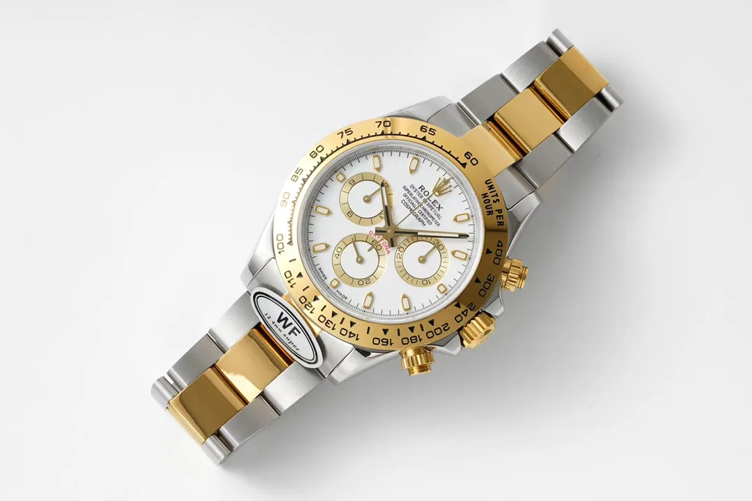 【Top replica】💰4500! Rolex Daytona is coming! A one-to-one replica of the original! All dials are carefully crafted and developed based on original genuine dials as templates! 904L fine steel 1:1 genuine replica manufacturing! Ultra-high precision polishing and detail processing! The bevel edge of the glass has the correct curvature, high transparency and good texture! The white steel scale ring and ceramic ring are oil-filled and electroplated with exquisite effects! Each one is literally an original genuine substitute dial! Unmatched by high imitations on the market! It is a special dial for k gold replica watches! The original luminous nails and hands have been successfully reproduced! Case and strap details! They are all authentic products! Different styles, different shell shapes, different connections! Every detail is in place! Make sure every style is correct! It is the only one on the market that truly does it with care!