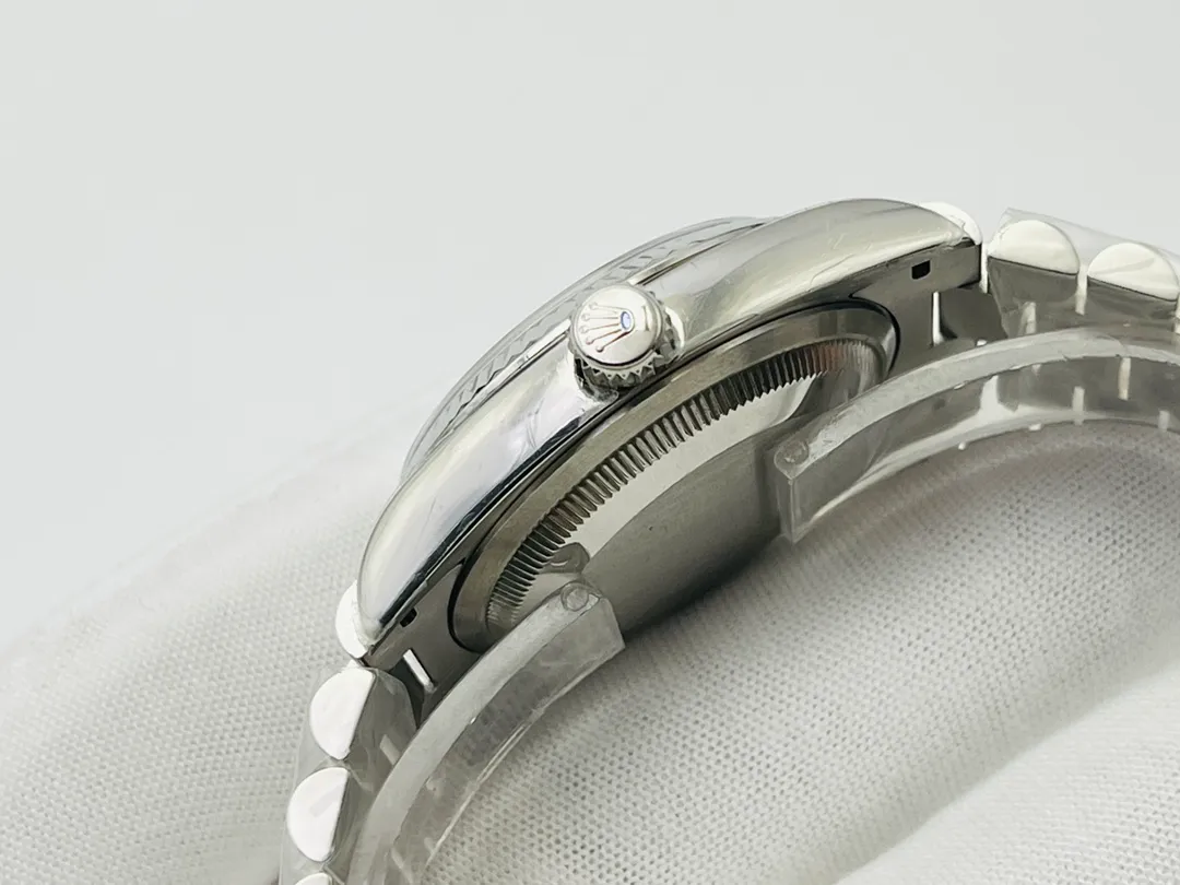 【High-end replica】💰1300! 【Customized all-in-one machine】💰1900! 【Top Replica】💰Private chat! Rolex DAY-DATE weekly diary series! Diameter 40, 36 mm, details: 1⃣️Perfect big day-small calendar disk, super luminous needle, double-bright sapphire glass, the watch case is made of fine steel and uses real K gold plating to solve the problem of darkening and fading of gold watches! 2⃣️ Equipped with 2836 movement machinery, zero repairs! 3⃣️[Watch strap] Head-shaped three-lattice arched link, the head piece is assembled in five pieces, the buckle engraving details are more in place, and the overall details are more delicate and comfortable! 4⃣️What’s more worth mentioning is that this updated version has solved the problem of three-dimensionality of the 12 o’clock Rolex Crown LOGO that has not been solved in previous versions. The literal printing three-dimensionality and the scale stone have abandoned the previous zircon and used Swarovski artificial crystal diamonds. No matter the cost, they only strive for perfection. It can be said that it is extremely attentive and perfectly demonstrates the spirit of craftsmanship. DR Factory redefines the highest quality Rolex, allowing you to buy it once and for all!