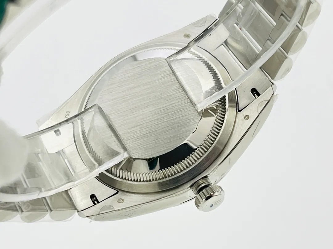 【High-end replica】💰1300! 【Customized all-in-one machine】💰1900! 【Top Replica】💰Private chat! Rolex DAY-DATE weekly diary series! Diameter 40, 36 mm, details: 1⃣️Perfect big day-small calendar disk, super luminous needle, double-bright sapphire glass, the watch case is made of fine steel and uses real K gold plating to solve the problem of darkening and fading of gold watches! 2⃣️ Equipped with 2836 movement machinery, zero repairs! 3⃣️[Watch strap] Head-shaped three-lattice arched link, the head piece is assembled in five pieces, the buckle engraving details are more in place, and the overall details are more delicate and comfortable! 4⃣️What’s more worth mentioning is that this updated version has solved the problem of three-dimensionality of the 12 o’clock Rolex Crown LOGO that has not been solved in previous versions. The literal printing three-dimensionality and the scale stone have abandoned the previous zircon and used Swarovski artificial crystal diamonds. No matter the cost, they only strive for perfection. It can be said that it is extremely attentive and perfectly demonstrates the spirit of craftsmanship. DR Factory redefines the highest quality Rolex, allowing you to buy it once and for all!