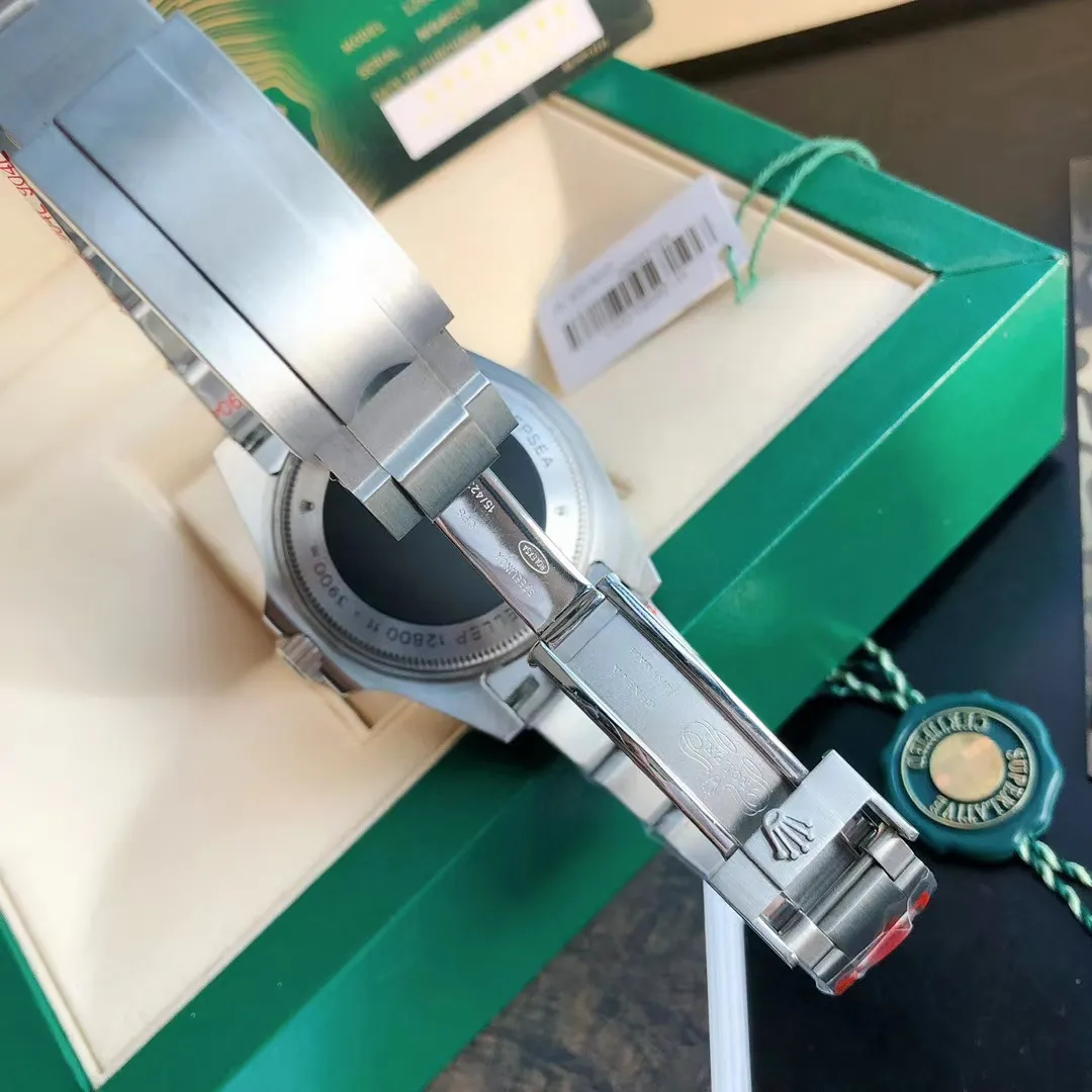【High-end replica】💰1240! 【Customized all-in-one machine】💰1720! Rolex Ghost King As one of the leading brands in the watch circle, the Ghost King is undoubtedly one of the leading watches of the brand. The GD factory invests heavily in creating fine steel texture, diving performance, luminous intensity, and accurate travel time, which perfectly interprets the essence of this model. [Movement] Equipped with GD's dedicated 0️⃣rework, 💯new original Citizen 8215 fully automatic mechanical movement, with accurate travel time, excellent performance, and a power reserve of up to 48 hours. [Case] 316L stainless steel case perfectly presents the same curvature and gloss as the original version, super high-density mineral glass mirror, exquisite workmanship perfectly inherits the original diving performance [Literal] Clear scale, super long-lasting luminous, synchronized authentic details, clear inner shadow circle lettering, well-proportioned fonts [Watch strap] 316L stainless steel bracelet with the only original telescopic adjustable clasp in its class ⚠️ Please look for the exclusive quality of GD products