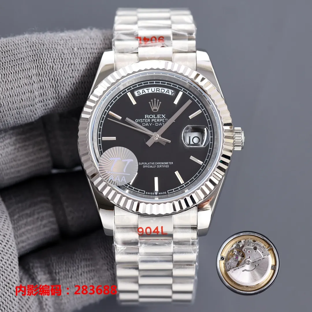 【High-end replica】💰1300! 【Customized all-in-one machine】💰1920! The new Rolex Weekly Diary, equipped with a new imported 9015 all-in-one mechanical movement 🔥Dual-calendar Weekly Diary Series Rolex (New Face) Series: Weekly Diary Series Movement: Imported from Japan, 100% pure new machine (9015 type) designed to have a service life of 10 years. Quality control: Every watch is strictly inspected and shipped after proofreading (buy with confidence) Case material: 316L stainless steel CNC engraving, ultra-precision, waterproof depth 100 meters (matching counter) Table diameter: 41MM Thickness 11MM Product grade: Super A Glass: wear-resistant sapphire crystal mirror, coated with multiple layers of anti-reflective coating Steel buckle: double folding safety clasp and push-type opening device (same as genuine) Strap: genuine 316L steel, polished and hand-assembled after cutting process, 360 degrees, no dead ends, 0 scratches, no scratch marks. The real thing is exquisite, heavy, sturdy and durable. The real thing is absolutely amazing when you get it. (The protective film is consistent with the original)