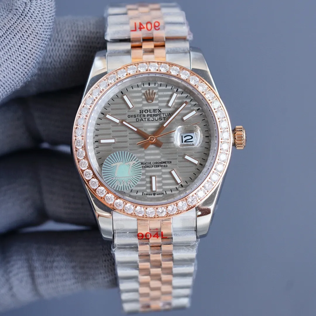 【Customized all-in-one machine】💰1920! Rolex Datejust series movement: 100% pure new machine imported from Japan (9015 all-in-one machine movement) designed to have a service life of 15 years. Quality control: Every watch is strictly inspected by QC staff and shipped after proofreading (buy with confidence) Case material: 316L stainless steel CNC engraving Ultra-precision Waterproof depth 150 meters (comparable to counters) Lettering: first use Original three-dimensional "diamond" nail lettering ⚠️⚠️ Figure 5⃣️ is the exclusive built-in details Exclusive packaging bag Please pay attention to the details ⚠️⚠️ Table diameter: 41MM Thickness 11MM Product grade: Super A Glass: wear-resistant sapphire mirror, coated with multiple layers of anti-reflective coating Steel buckle: double folding safety clasp and push-type opening device (consistent with genuine products) Strap: genuine 316L steel after cutting process, polished parts and then hand-assembled, 360 degrees, no dead ends, 0 scratches, no scratches. The real thing is exquisite, heavy, sturdy and durable. The real thing is absolutely amazing when you get it. (The protective film is consistent with the original one) Every watch⌚️ is shipped with unified packaging. Please ensure exclusive quality📷📷