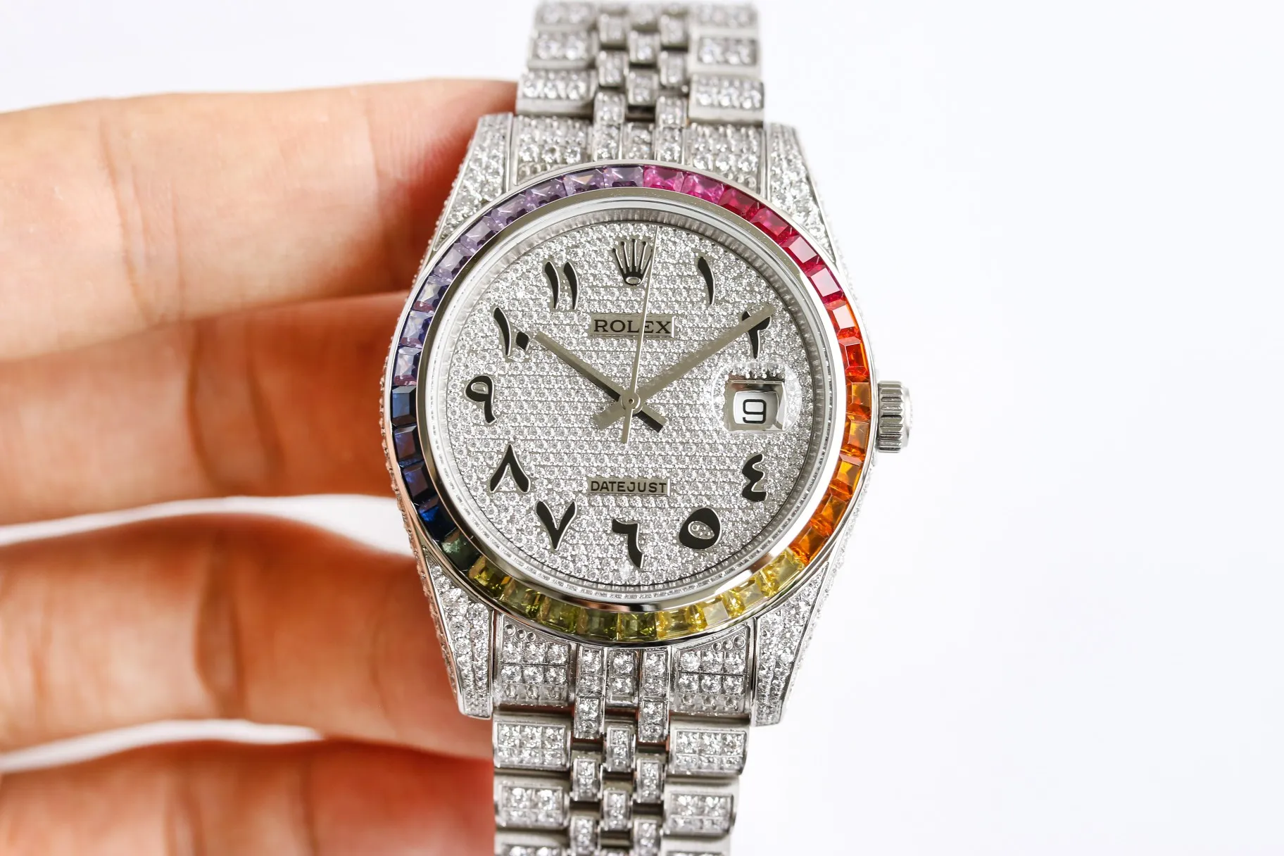 【Top Replica】💰Private chat! Rolex Diary Full Diamond Rich Edition Luxurious 18k Nano Technology! The entire shell and steel belt are inlaid with Swarovski crystal diamonds! (If diamonds fall out due to non-human factors within 5 years, they will be replenished free of charge), which makes the sparkling effect under the light even better! Brand new with 5 sets of full diamond steel belts! 41mm original size, using fully automatic imported mechanical 3255 movement, sapphire scratch-resistant glass mirror, 18k vacuum plating that will never fade, the best luxury recommendation for gift giving!