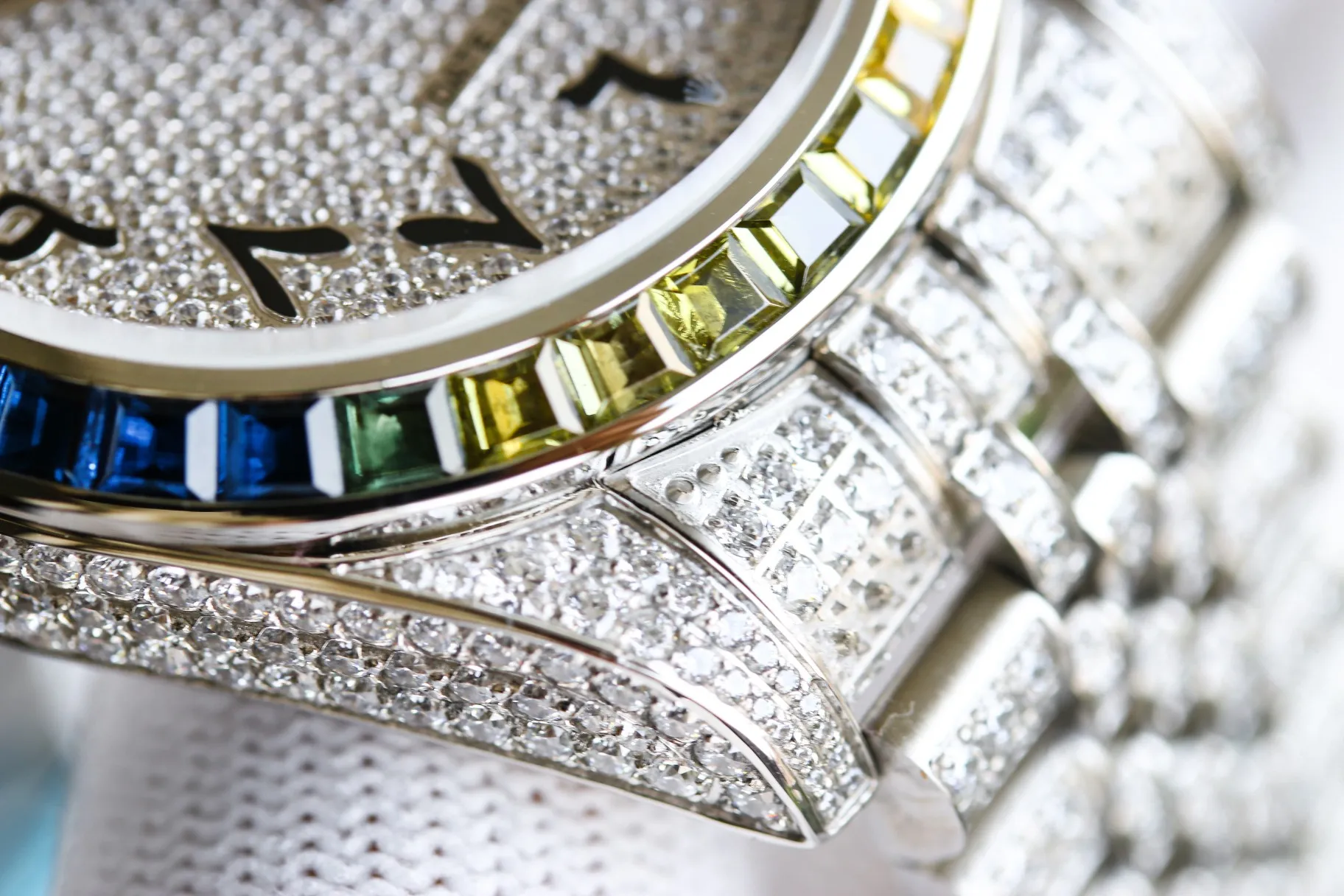 【Top Replica】💰Private chat! Rolex Diary Full Diamond Rich Edition Luxurious 18k Nano Technology! The entire shell and steel belt are inlaid with Swarovski crystal diamonds! (If diamonds fall out due to non-human factors within 5 years, they will be replenished free of charge), which makes the sparkling effect under the light even better! Brand new with 5 sets of full diamond steel belts! 41mm original size, using fully automatic imported mechanical 3255 movement, sapphire scratch-resistant glass mirror, 18k vacuum plating that will never fade, the best luxury recommendation for gift giving!