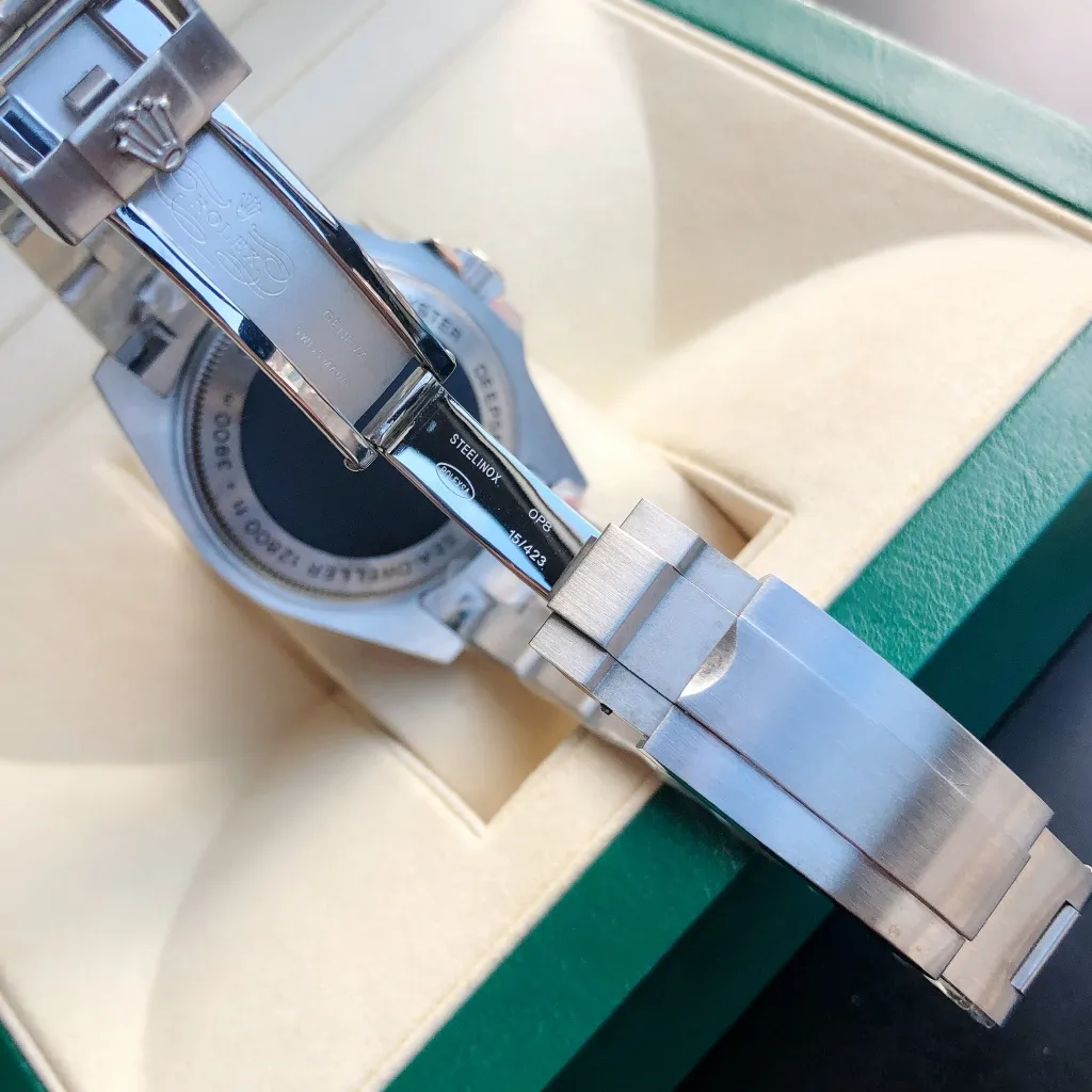 【High-end replica】💰1240! 【Customized all-in-one machine】💰1720! Rolex Ghost King As one of the leading brands in the watch circle, the Ghost King is undoubtedly one of the leading watches of the brand. The GD factory invests heavily in creating fine steel texture, diving performance, luminous intensity, and accurate travel time, which perfectly interprets the essence of this model. [Movement] Equipped with GD's dedicated 0️⃣rework, 💯new original Citizen 8215 fully automatic mechanical movement, with accurate travel time, excellent performance, and a power reserve of up to 48 hours. [Case] 316L stainless steel case perfectly presents the same curvature and gloss as the original version, super high-density mineral glass mirror, exquisite workmanship perfectly inherits the original diving performance [Literal] Clear scale, super long-lasting luminous, synchronized authentic details, clear inner shadow circle lettering, well-proportioned fonts [Watch strap] 316L stainless steel bracelet with the only original telescopic adjustable clasp in its class ⚠️ Please look for the exclusive quality of GD products
