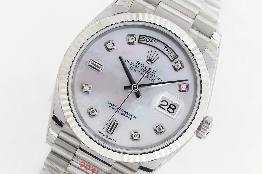 【High-end replica】💰1300! 【Customized all-in-one machine】💰1900! 【Top Replica】💰Private chat! EW Rolex Day-Date 36 Series 1⃣️With 3255 movement, the quality is stable and reliable; 2⃣️The thickness is 12mm consistent with the original: the diameter of the watch is 36mm; [Correction of other versions on the market, the size and thickness of other versions are wrong, fake at first glance] 3⃣️The dial is equipped with 18ct gold, inlaid with diamonds, and square diamonds at 6 and 9 o'clock; 4⃣️ One-piece middle case, screw-in bottom cover and winding crown; 5⃣️Top-grade workmanship, each strap fits perfectly with the lugs, giving the highest comfort to the wrist; Every extreme detail is the sincerity of the EW factory's ingenious development! ! This picture was taken as a top-notch replica!