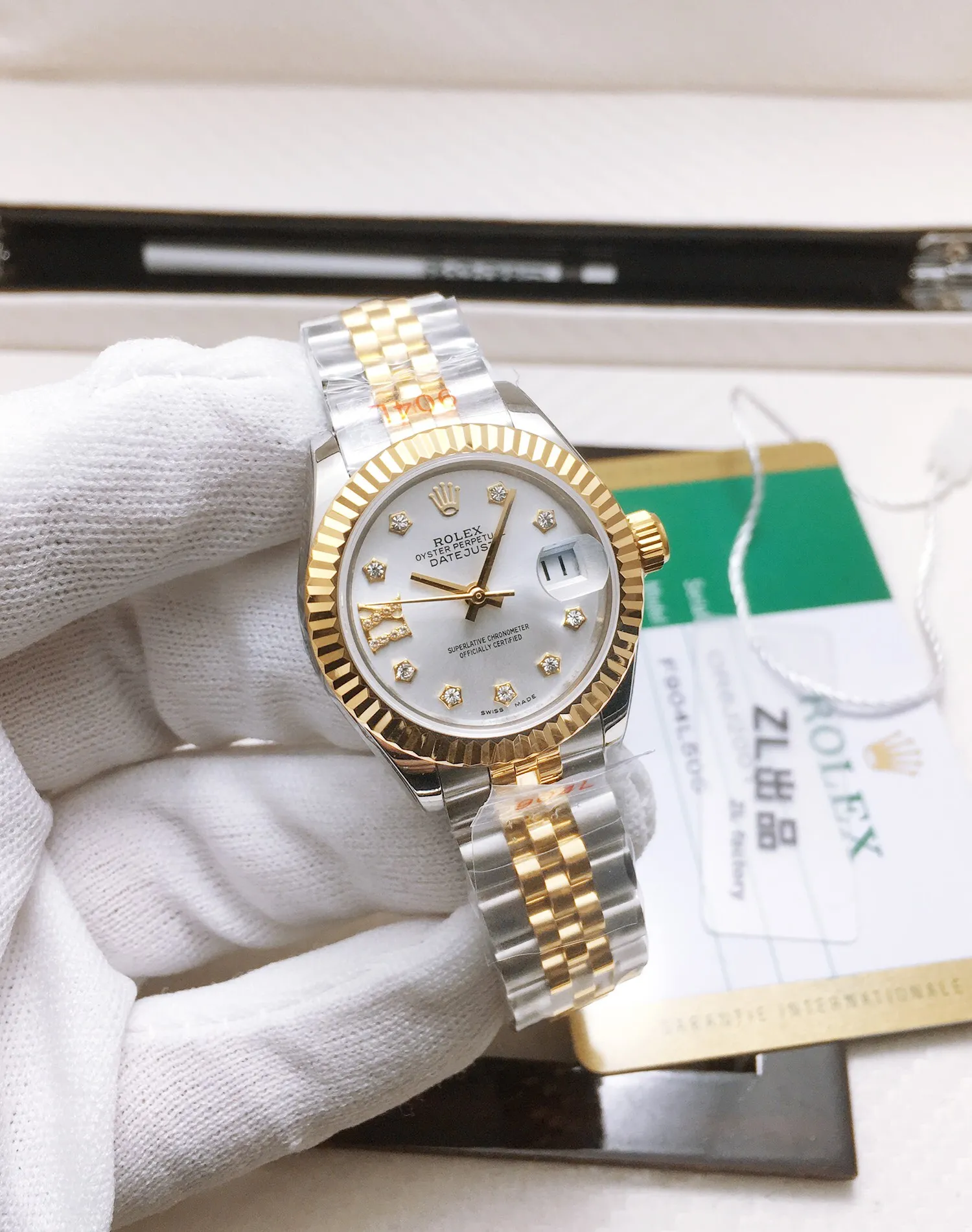 【Top Replica】💰4900! Top-notch workmanship from Taiwan factory [ZL Factory 2021 new masterpiece highly recommended] the latest Rolex Women’s Datejust 28MM Datejust watch! 1⃣️The case diameter remains the same as the original 28MM. The stainless steel watch case is forged from 904L stainless steel, which is durable! 2⃣️With the original imported Japanese movement, more goddesses have multiple choices. The performance is extremely stable. Its shock resistance and geometric structure enable the movement to maintain regular operation in any position. 3⃣️The triangular grooved bottom cover is tightened with special tools to completely seal the watch case. The winding crown adopts a double buckle lock dual waterproof system and is firmly screwed to the watch case, making it more waterproof. 4⃣️A small window convex lens is installed at 3 o'clock to enlarge the date display of the watch, making it easier to read the date. The waterproof Oyster case of the women's journal type provides the best protection for the high-precision movement! 5⃣️904L watch strap and new double-headed connection method under the outer ring (can be used with the original), concealed folding crown buckle, opened with an articulated Rolex crown logo. 6⃣️One watch, one card, one code. Every exquisite detail is the sincerity of the ingenuity developed by the Taiwan factory!