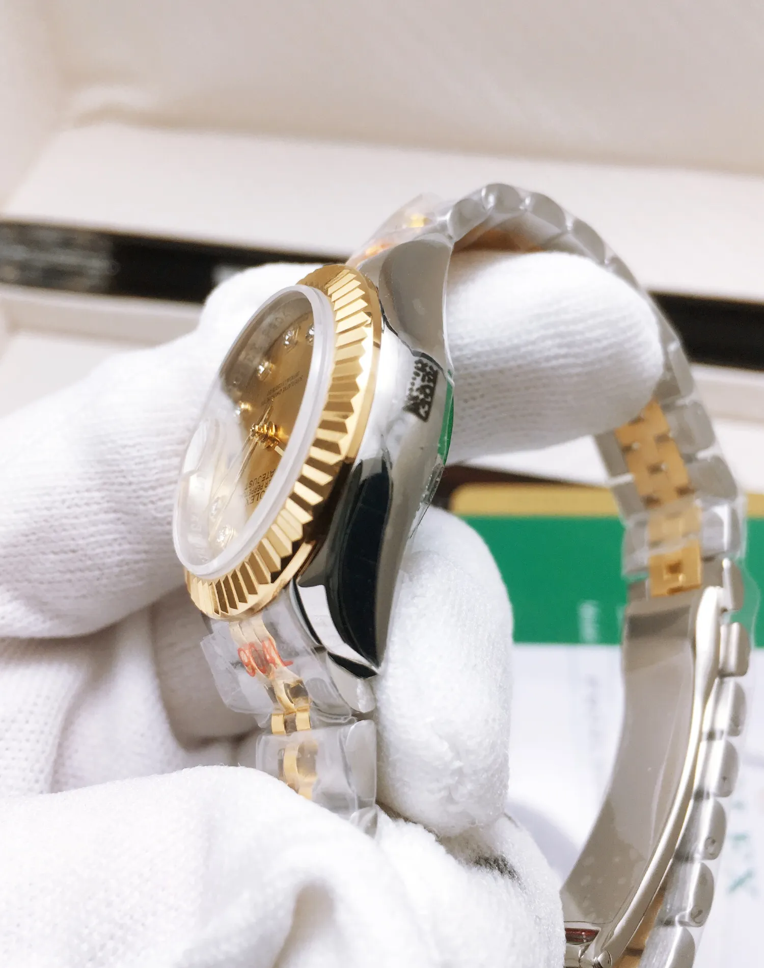 【Top Replica】💰4900! Top-notch workmanship from Taiwan factory [ZL Factory 2021 new masterpiece highly recommended] the latest Rolex Women’s Datejust 28MM Datejust watch! 1⃣️The case diameter remains the same as the original 28MM. The stainless steel watch case is forged from 904L stainless steel, which is durable! 2⃣️With the original imported Japanese movement, more goddesses have multiple choices. The performance is extremely stable. Its shock resistance and geometric structure enable the movement to maintain regular operation in any position. 3⃣️The triangular grooved bottom cover is tightened with special tools to completely seal the watch case. The winding crown adopts a double buckle lock dual waterproof system and is firmly screwed to the watch case, making it more waterproof. 4⃣️A small window convex lens is installed at 3 o'clock to enlarge the date display of the watch, making it easier to read the date. The waterproof Oyster case of the women's journal type provides the best protection for the high-precision movement! 5⃣️904L watch strap and new double-headed connection method under the outer ring (can be used with the original), concealed folding crown buckle, opened with an articulated Rolex crown logo. 6⃣️One watch, one card, one code. Every exquisite detail is the sincerity of the ingenuity developed by the Taiwan factory!
