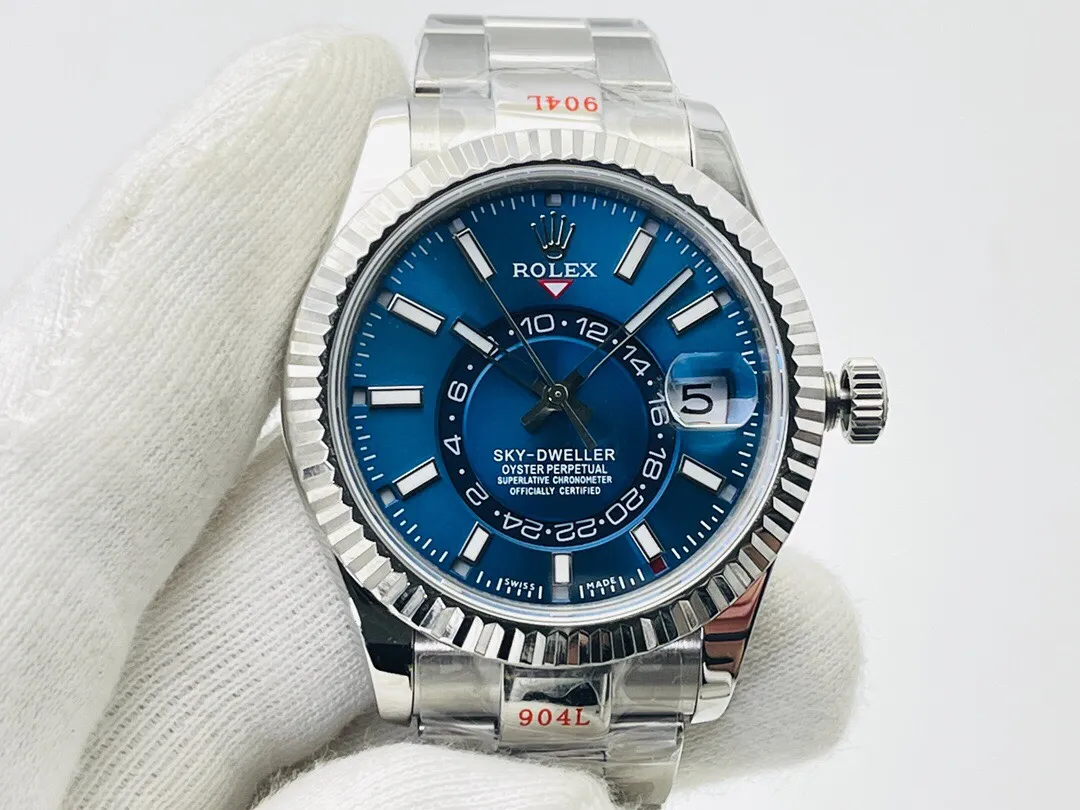 【Top replica】💰4500! Rolex Sky-Dweller Skywalker! Wonderful details: [Case] ​​size is 42 mm, stable, reliable, graceful and generous! The bezel adopts the Rolex Ring Command triangular groove pattern, and the month function can be adjusted by rotating the outer ring! Scratch-resistant sapphire crystal, anti-reflective convex magnifying calendar window [Watch strap] Oyster steel! Three rows of links, Oyster discount with 5mm easy-adjustable link extension system [Dial] Radiant sun texture, scale 12 small window red dot month display [Movement] Equipped with fully automatic Swiss 9001 movement! [Function] Date display/month display/annual calendar display/dual time zone! Factory's ingenuity is worth owning!