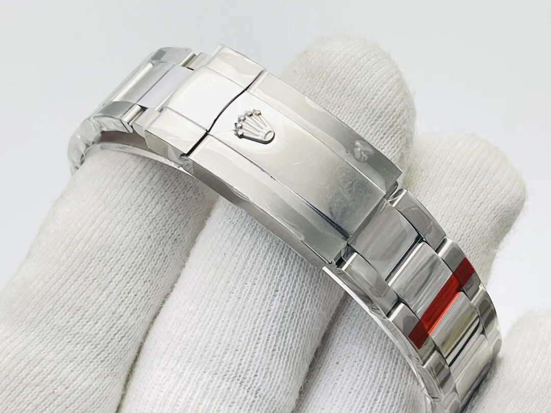 【Top replica】💰4500! Rolex Sky-Dweller Skywalker! Wonderful details: [Case] ​​size is 42 mm, stable, reliable, graceful and generous! The bezel adopts the Rolex Ring Command triangular groove pattern, and the month function can be adjusted by rotating the outer ring! Scratch-resistant sapphire crystal, anti-reflective convex magnifying calendar window [Watch strap] Oyster steel! Three rows of links, Oyster discount with 5mm easy-adjustable link extension system [Dial] Radiant sun texture, scale 12 small window red dot month display [Movement] Equipped with fully automatic Swiss 9001 movement! [Function] Date display/month display/annual calendar display/dual time zone! Factory's ingenuity is worth owning!