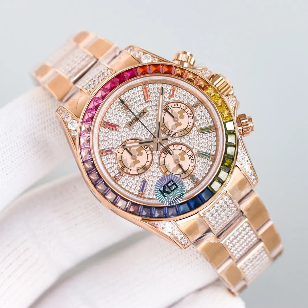 [SGP Factory] The latest second generation Rolex Daytona rainbow model! "The late rainbow slants, the sun fills the sky, and half of the mountains and rivers are stained by rain." The pure black dial is like a dusk background, which highlights the colorful rainbow scales on the dial and outer ring, while the diamonds on the lugs and shoulder guards are like raindrops, with a shiny and translucent texture. Compared with the first generation, this year’s new Rainbow Di has three main shell changes, namely dial scale, pointer color and case material! In the second generation, Rolex removed the large square diamond scales and replaced them with bar-shaped gemstone scales. What’s even more valuable is that the arrangement of these gemstone scales also shows a gradient effect, and corresponds one-to-one with the color of the gradient gemstones on the outer ring. The "Second Generation Rainbow Daytona" watch case and strap are made of 316L fine steel and polished. Each case is CNC processed in all details, and then polished by manual processes. The polishing and inspection workmanship is fine. The angle of the ring, the size and number of gems, and the color are consistent with the rainbow gradient effect of the counter. The literal K movement uses 7750, and the timing function is synchronized with the counter. The strap is equipped with an Oyster safety buckle to prevent accidental opening. This elegant solid link strap is comfortable to wear and very easy to operate! The biggest feature of this watch is the colorful gems on the bezel and the twelve colored diamond scales on the face. The color gradient effect corresponds one to one. These gems shine with red, orange, yellow, green, blue, purple and other colorful colors, just like adding graceful and varied colors. Rolex carefully selected exquisite and exquisite gems, and combined them together to give the watch a strange brilliance.