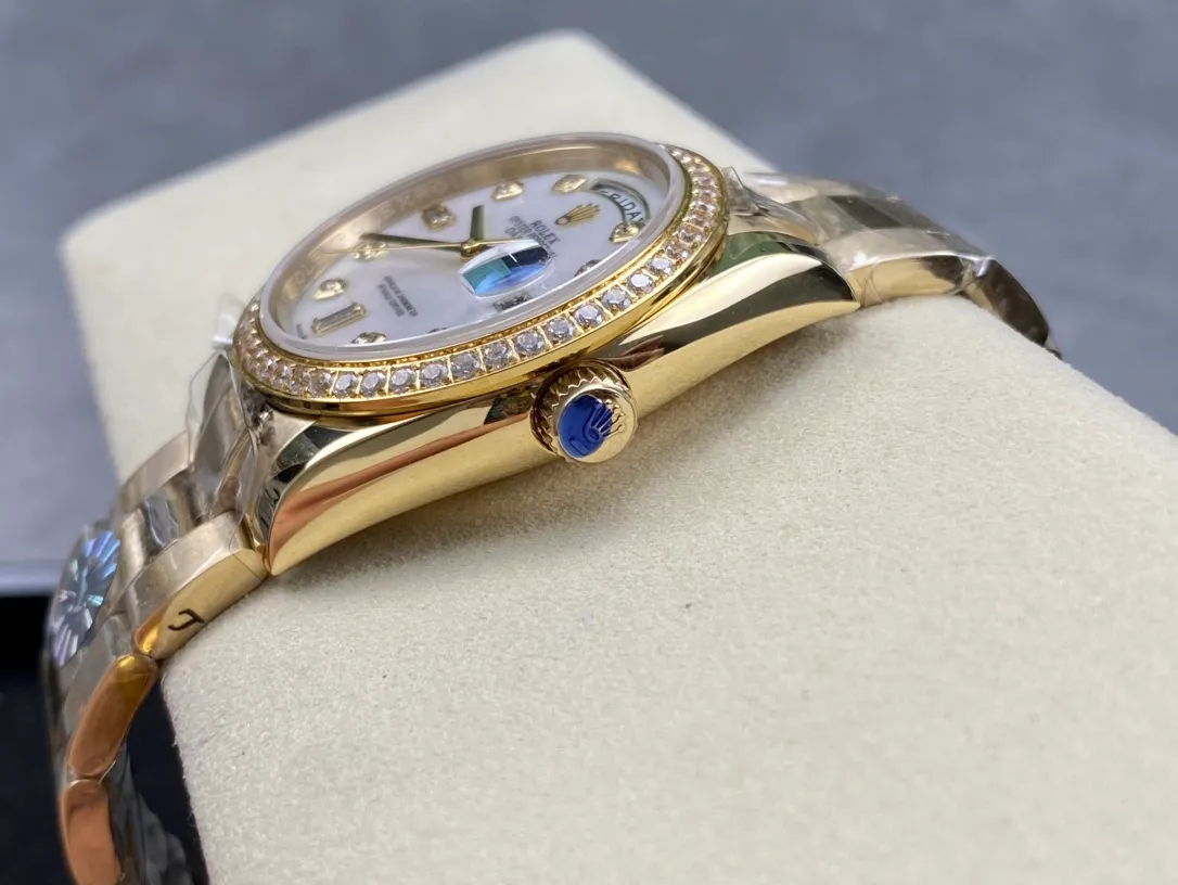 【High-end replica】💰1300! Rolex Dual Calendar Day Date Series 36mm [Diameter] 36mm [Movement] Equipped with imported fully automatic mechanical movement [Ring] Rolex RingCommand triangular pit pattern / aperture [Mirror] Scratch-resistant sapphire glass mirror [Material] Imported 316L stainless steel case [Strap] Stainless steel (Oystersteel) optional three-bead/five-bead chain strap [Buckle] Original buckle Super high quality, more beautiful in kind, market exclusive! Classic casual watch, the standard equipment for successful people, allowing you to achieve success once and for all!