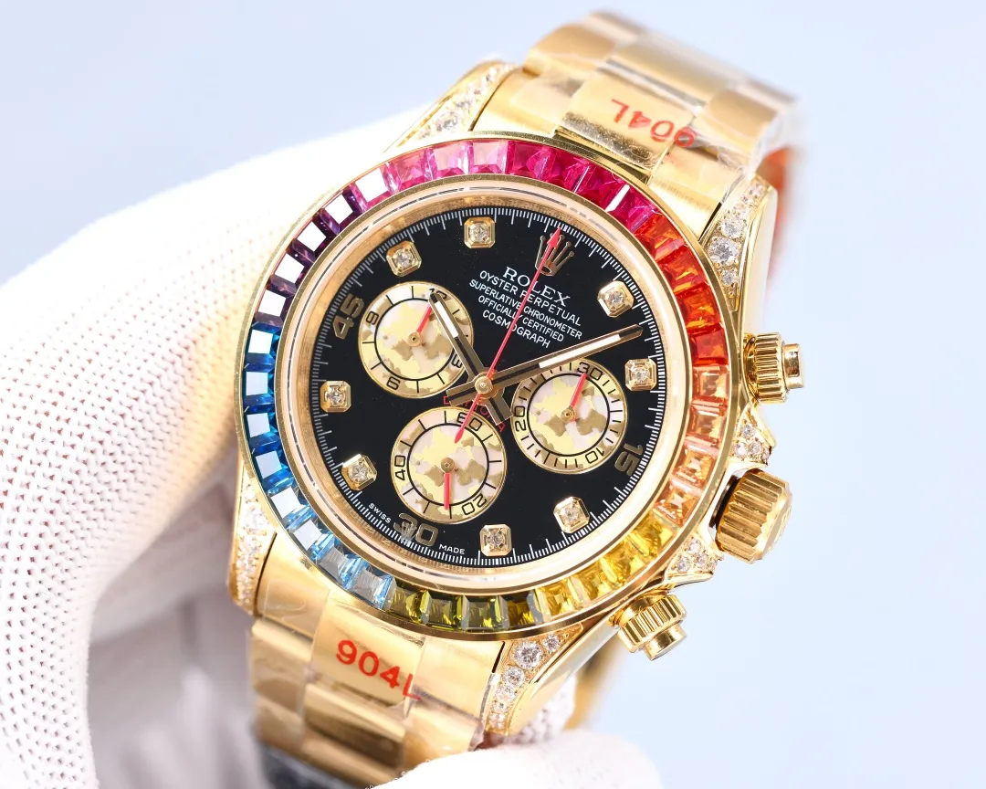 【Top replica】💰4500! Rolex Daytona New Universe Chronograph Daytona 904L Steel Watch Rainbow Di This latest design combines high technology and extraordinary beauty. [Case] ​​Size is 40mm. The Oyster case is guaranteed to be waterproof to 100 meters. The case is made of a solid piece of 904L steel. [Ring] The inlay is optimized according to the 36 gemstones with the most coordinated color gradient transition from the original factory. The height and angle are consistent, and the refraction effect is very beautiful. [Dial] Literally, each chronograph dial is refracted due to different light. The color is bright and bright, and the small eye position is aligned with the original, which is unique. [Mirror Surface] The mirror surface is made of sapphire crystal and is not easily scratched. [Movement] It adopts 7750 movement, which is efficient, accurate and stable. [Watch Strap] The watch is equipped with a folding buckle, which is also made of 904L steel. The buckle has a fine-tuning device that can be adjusted to fit the wrist very well. 🔥Top quality products are constantly produced🔥