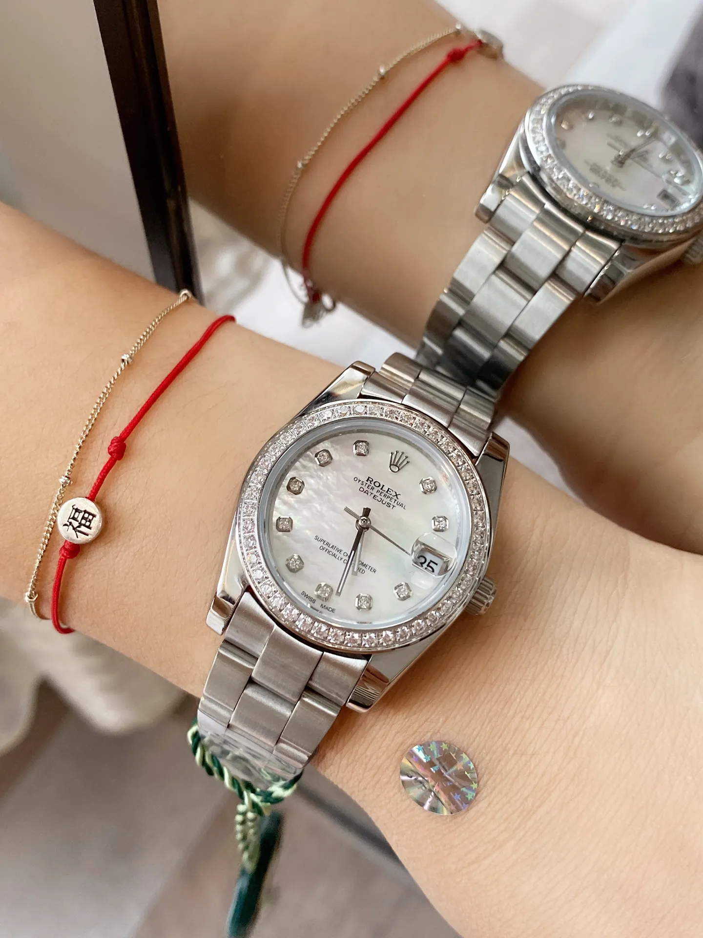 【Foreign trade import】💰840! The new Rolex Oyster is here, candy pearl oysters. Each one is so beautiful and charming, and it is no longer as old-fashioned as imagined. "Parallel bar" numerical displays are specially added at 3 o'clock, 6 o'clock and 9 o'clock on the dial. With the reduced size, the 31mm model is more eye-catching in the color of the dial! The unique and dynamic color scheme makes the new Oyster Perpetual more fashionable and youthful, making it lively! Rolex Calabash Oyster series, please choose your favorite color and be a domineering little woman