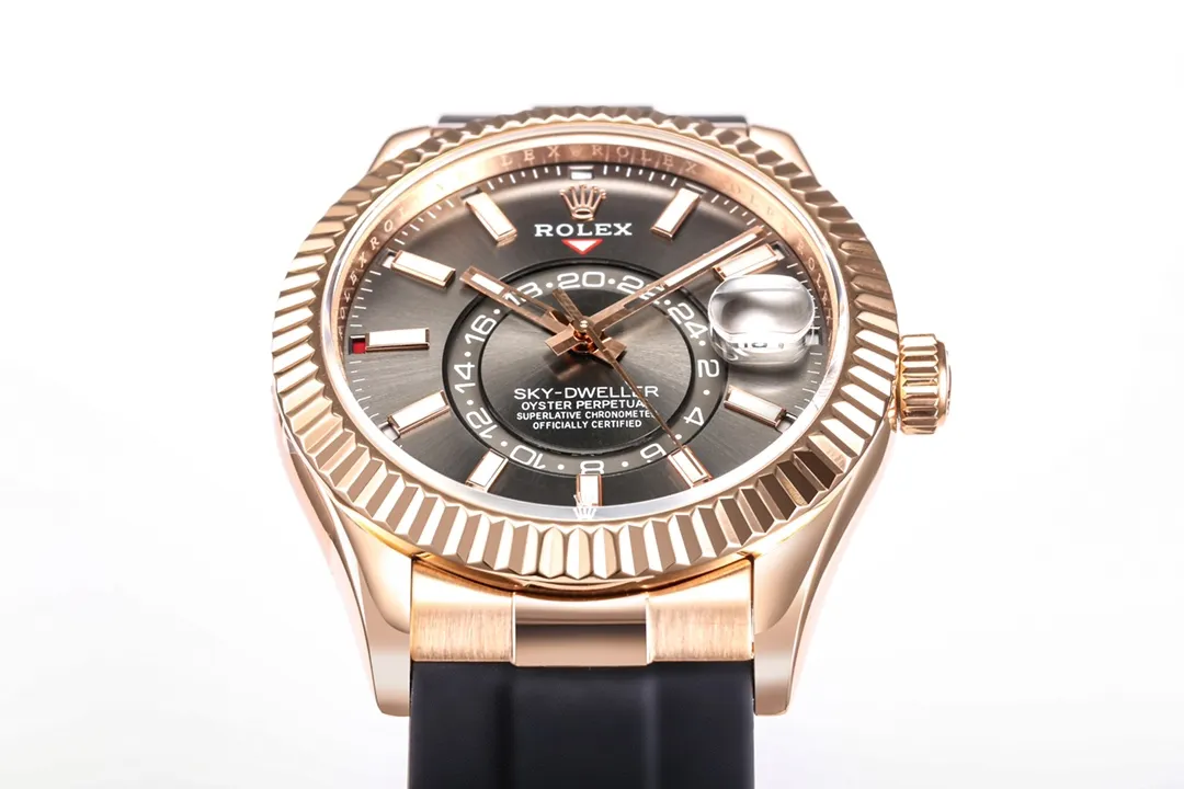 🌐【Factory2022's original work】Upgraded version of Rolex Sky-Dweller Skywalker! Wonderful details: [Case] ​​size is 42 mm, stable, reliable, graceful and generous! The bezel adopts the Rolex Ring Command triangular groove pattern, and the month function can be adjusted by rotating the outer ring! Scratch-resistant sapphire crystal, anti-reflective convex magnifying calendar window [Watch strap] Oyster steel! Three rows of links, Oyster discount with 5mm easy-adjustable link extension system [Dial] Radiant sun texture, scale 12 small window red dot month display [Movement] Equipped with fully automatic mechanical 9001 movement! [Function] Date display/month display/annual calendar display/dual time zone! Factory's ingenuity is worth owning!