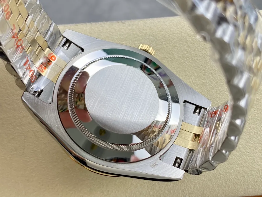 【High-end replica】💰1240! Rolex Single Calendar Datejust Series 41mm [Diameter] 41mm [Movement] Equipped with imported fully automatic mechanical movement [Ring] Rolex RingCommand triangular pit pattern / aperture [Mirror] Scratch-resistant sapphire glass mirror [Material] Imported 316L stainless steel case [Strap] Stainless steel (Oystersteel) optional three-bead/five-bead chain strap [Buckle] Original buckle Super high quality, more beautiful in kind, market exclusive! Classic men's casual watch, the standard accessory for successful men, allowing you to wear it once and for all!