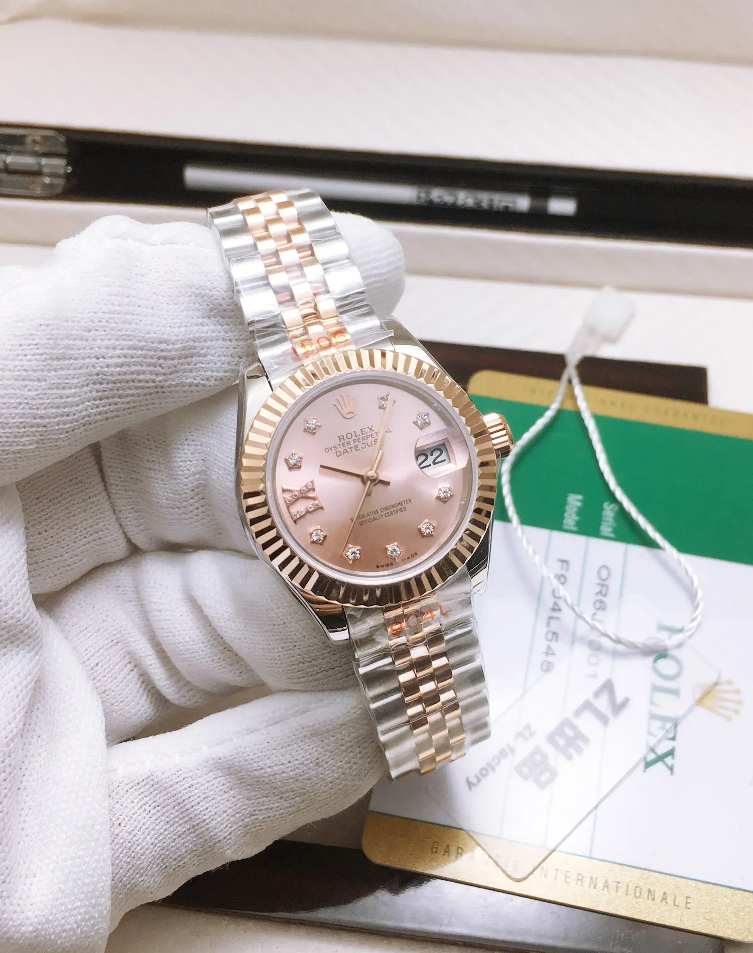 【Top replica】💰4500! Top-notch workmanship from Taiwan factory [ZL Factory 2021 new masterpiece highly recommended] the latest Rolex Women’s Datejust 28MM Datejust watch! 1⃣️The case diameter remains the same as the original 28MM. The stainless steel watch case is forged from 904L stainless steel, which is durable! 2⃣️With the original imported Japanese movement, more goddesses have multiple choices. The performance is extremely stable. Its shock resistance and geometric structure enable the movement to maintain regular operation in any position. 3⃣️The triangular grooved bottom cover is tightened with special tools to completely seal the watch case. The winding crown adopts a double buckle lock dual waterproof system and is firmly screwed to the watch case, making it more waterproof. 4⃣️A small window convex lens is installed at 3 o'clock to enlarge the date display of the watch, making it easier to read the date. The waterproof Oyster case of the women's journal type provides the best protection for the high-precision movement! 5⃣️904L watch strap and new double-headed connection method under the outer ring (can be used with the original), concealed folding crown buckle, opened with an articulated Rolex crown logo. 6⃣️One watch, one card, one code. Every exquisite detail is the sincerity of the ingenuity developed by the Taiwan factory!