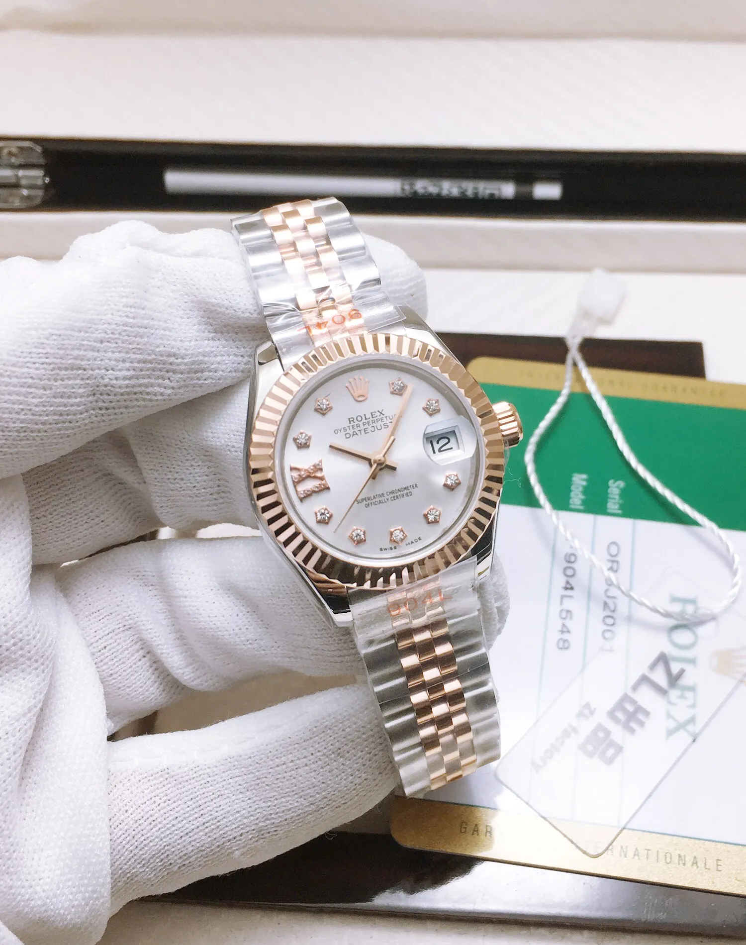 【Top replica】💰4500! Top-notch workmanship from Taiwan factory [ZL Factory 2021 new masterpiece highly recommended] the latest Rolex Women’s Datejust 28MM Datejust watch! 1⃣️The case diameter remains the same as the original 28MM. The stainless steel watch case is forged from 904L stainless steel, which is durable! 2⃣️With the original imported Japanese movement, more goddesses have multiple choices. The performance is extremely stable. Its shock resistance and geometric structure enable the movement to maintain regular operation in any position. 3⃣️The triangular grooved bottom cover is tightened with special tools to completely seal the watch case. The winding crown adopts a double buckle lock dual waterproof system and is firmly screwed to the watch case, making it more waterproof. 4⃣️A small window convex lens is installed at 3 o'clock to enlarge the date display of the watch, making it easier to read the date. The waterproof Oyster case of the women's journal type provides the best protection for the high-precision movement! 5⃣️904L watch strap and new double-headed connection method under the outer ring (can be used with the original), concealed folding crown buckle, opened with an articulated Rolex crown logo. 6⃣️One watch, one card, one code. Every exquisite detail is the sincerity of the ingenuity developed by the Taiwan factory!