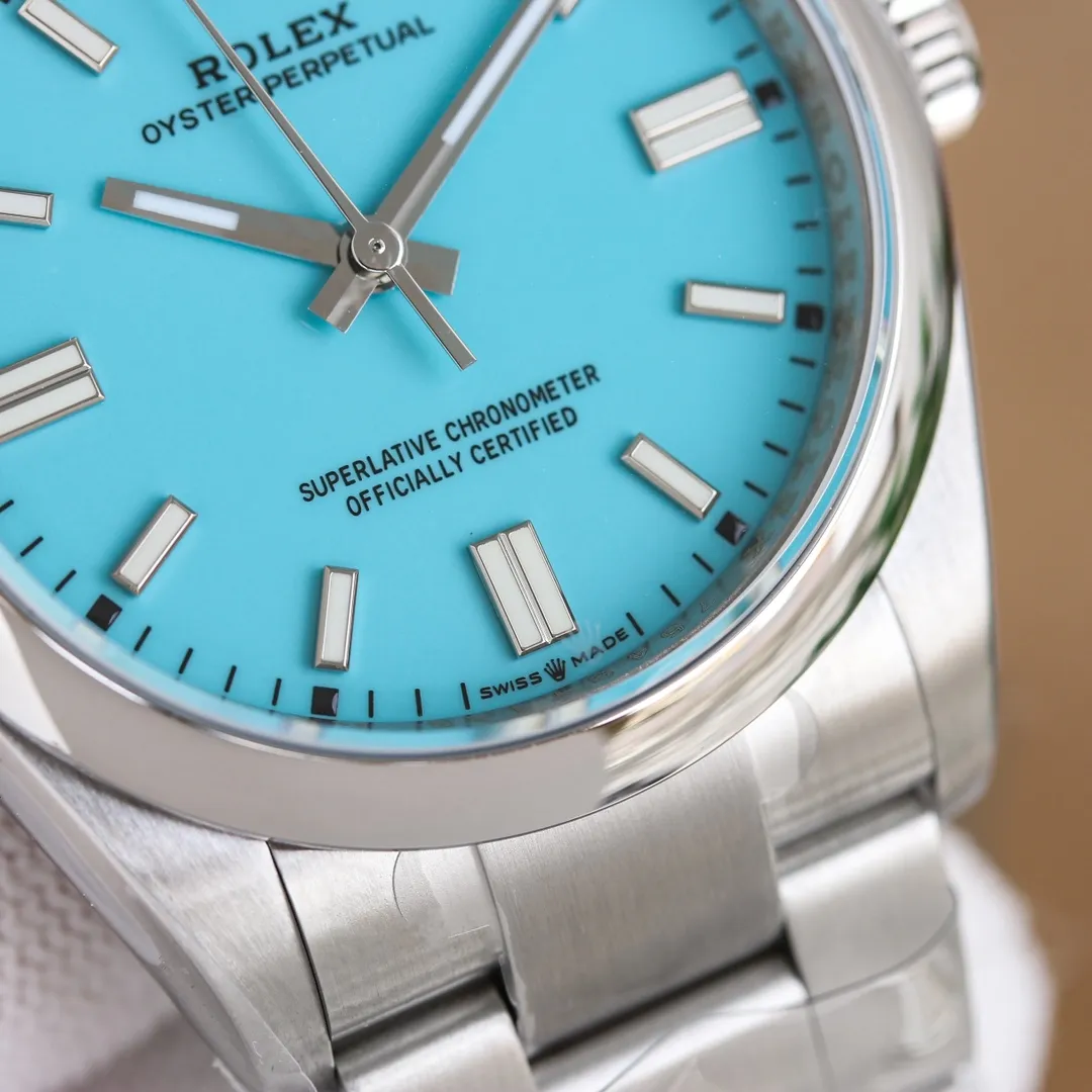 【High-end replica】💰1240! Customized all-in-one machine 💰1720! Rolex Color Oyster Perpetual‼ ️ We always adhere to high quality and ultra-high cost performance [strong][strong][strong] to benefit our cousins! You can choose between 36mm and 41mm. It adopts 2824 movement with stable running time. There is no color difference between the lettering and the original. The nails are precision polished. The raw material imported from Switzerland is ice sapphire blue with luminous effect. The lettering is the top printing technology in the industry. The super three-dimensional pointer is consistent with the original without burrs. The buckle feels the same as the original! All details are complete, the owner strongly recommends [strong][strong][strong]