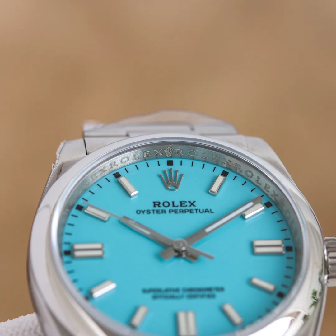 【High-end replica】💰1240! Customized all-in-one machine 💰1720! Rolex Color Oyster Perpetual‼ ️ We always adhere to high quality and ultra-high cost performance [strong][strong][strong] to benefit our cousins! You can choose between 36mm and 41mm. It adopts 2824 movement with stable running time. There is no color difference between the lettering and the original. The nails are precision polished. The raw material imported from Switzerland is ice sapphire blue with luminous effect. The lettering is the top printing technology in the industry. The super three-dimensional pointer is consistent with the original without burrs. The buckle feels the same as the original! All details are complete, the owner strongly recommends [strong][strong][strong]
