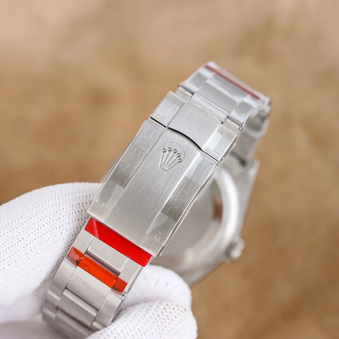 【High-end replica】💰1240! Customized all-in-one machine 💰1720! Rolex Color Oyster Perpetual‼ ️ We always adhere to high quality and ultra-high cost performance [strong][strong][strong] to benefit our cousins! You can choose between 36mm and 41mm. It adopts 2824 movement with stable running time. There is no color difference between the lettering and the original. The nails are precision polished. The raw material imported from Switzerland is ice sapphire blue with luminous effect. The lettering is the top printing technology in the industry. The super three-dimensional pointer is consistent with the original without burrs. The buckle feels the same as the original! All details are complete, the owner strongly recommends [strong][strong][strong]