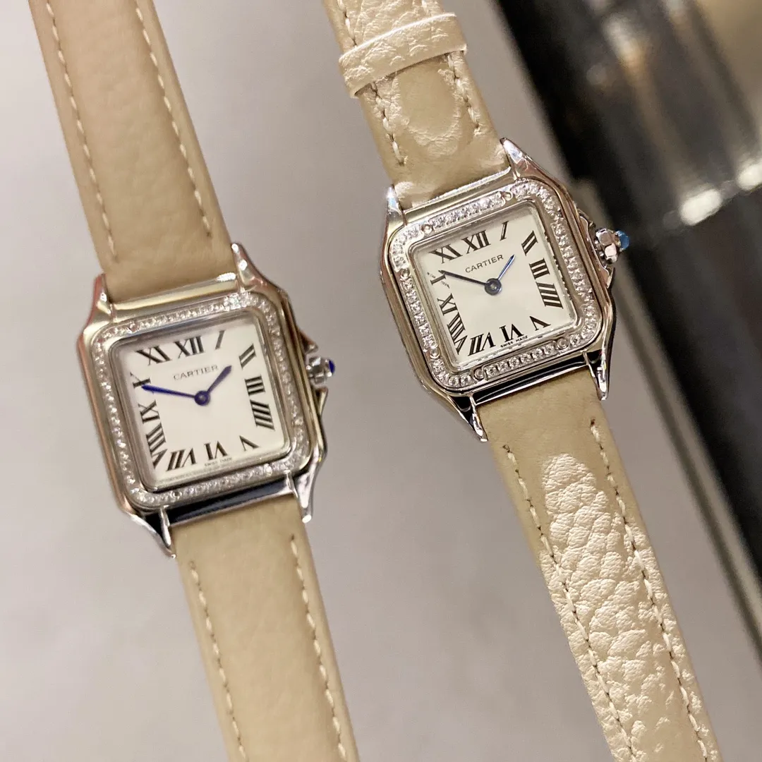 【Foreign trade import】💰920! Cartier Panthère de Cartier cheetah watch, gorgeous and unruly, is the aesthetic style conveyed by Panthère de Cartier cheetah. Its lines are smooth, charming, soft and docile on the wrist, as if dancing on the skin. The unique shape highlights a mature, elegant, confident and attractive female image. The case is one-piece, 27mm medium size, 22mm small size, equipped with original Swiss quartz movement, 316L stainless steel case, crown inlaid with a synthetic blue spinel, silver-plated dial, sword-shaped blue steel hands.
