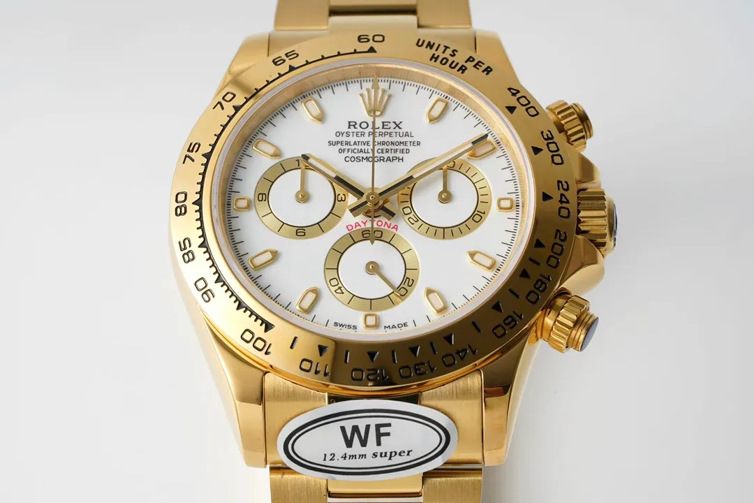 【Top replica】💰4500! Rolex Daytona is coming! A one-to-one replica of the original! All dials are carefully crafted and developed based on original genuine dials as templates! 904L fine steel 1:1 genuine replica manufacturing! Ultra-high precision polishing and detail processing! The bevel edge of the glass has the correct curvature, high transparency and good texture! The white steel scale ring and ceramic ring are oil-filled and electroplated with exquisite effects! Each one is literally an original genuine substitute dial! Unmatched by high imitations on the market! It is a special dial for k gold replica watches! The original luminous nails and hands have been successfully reproduced! Case and strap details! They are all authentic products! Different styles, different shell shapes, different connections! Every detail is in place! Make sure every style is correct! It is the only one on the market that truly does it with care!