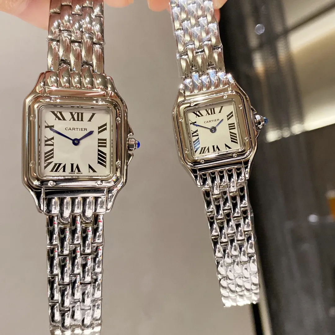 【Foreign trade import】💰920! Cartier Panthère de Cartier cheetah watch, gorgeous and unruly, is the aesthetic style conveyed by Panthère de Cartier cheetah. Its lines are smooth, charming, soft and docile on the wrist, as if dancing on the skin. The unique shape highlights a mature, elegant, confident and attractive female image. The case is one-piece, 27mm medium size, 22mm small size, equipped with original Swiss quartz movement, 316L stainless steel case, crown inlaid with a synthetic blue spinel, silver-plated dial, sword-shaped blue steel hands.