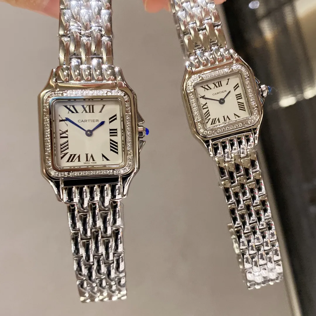 【Foreign trade import】💰920! Cartier Panthère de Cartier cheetah watch, gorgeous and unruly, is the aesthetic style conveyed by Panthère de Cartier cheetah. Its lines are smooth, charming, soft and docile on the wrist, as if dancing on the skin. The unique shape highlights a mature, elegant, confident and attractive female image. The case is one-piece, 27mm medium size, 22mm small size, equipped with original Swiss quartz movement, 316L stainless steel case, crown inlaid with a synthetic blue spinel, silver-plated dial, sword-shaped blue steel hands.