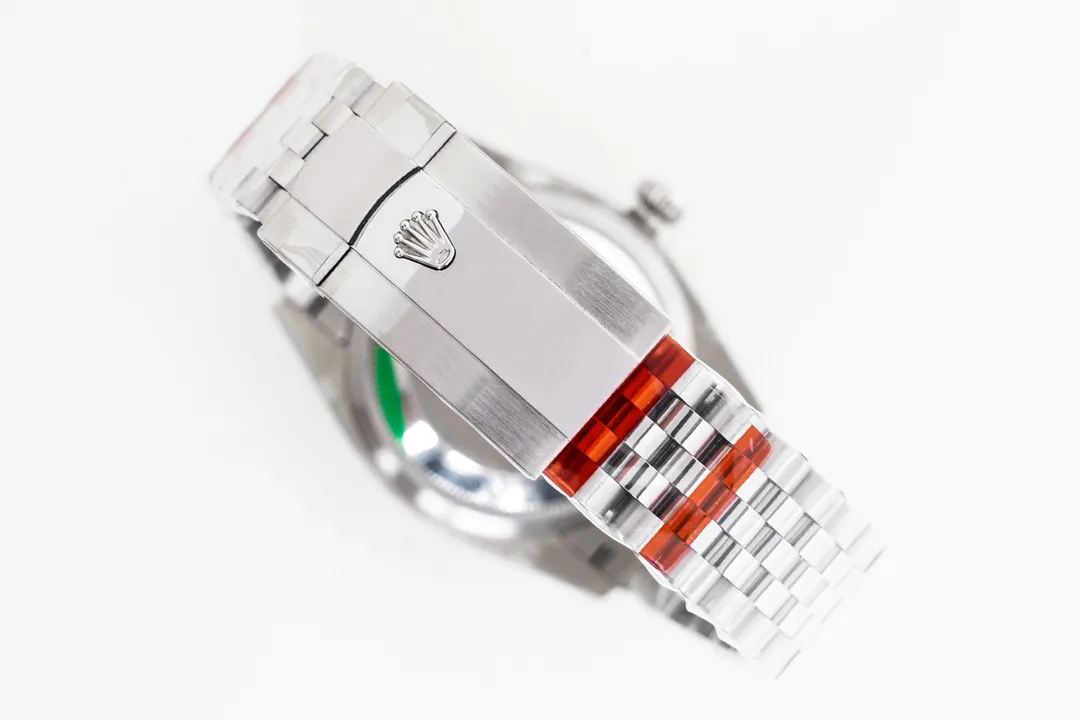 【High-end replica】💰1360! 【Customized all-in-one machine】💰1920! 【Top Replica】💰Private chat! ! ! [2023 New Style] Rolex Datejust 36 Series ① Exclusively customized 3235 movement, kinetic energy storage up to 72 hours, stable and reliable quality; ② Case: same size and thickness as the original; ③ Text: polished nails, top Swiss ice blue luminous, delicate shading, color matching; ④ Glass: sapphire glass with 2.5x magnifying glass effect, transparent glass; ⑤Watch strap: Top-notch workmanship. Each strap fits perfectly with the lug, giving the wrist the highest comfort. Produced by EW, it must be a high-quality product. Every extreme detail is the sincerity of the EW factory’s ingenuity and development; this picture is a real shot of a top-grade replica!