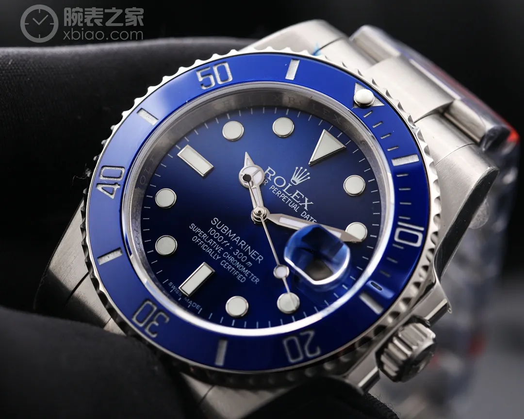 【Foreign trade import】💰3800! Rolex (Submariner series) 🔥🔥Ceramic ring: The green ceramic ring reaches 99% genuine emerald green, and the black water ghost reaches 100% no color difference. Like the original version, the platinum-plated scales are stain-resistant, non-blackening, and the luminous beads are full and crystal clear. 🔥🔥Rotation: The diving rotation is attractive, the scale of each tooth is clearly positioned, and it has the same feeling of being dragged along as the original version. It does not feel stiff or out of place when turning (this is currently only achieved by the XZ factory), and the sound is as clear and sweet as the original version.          Steel: 316S original steel, original same material (comparable weight)🔥🔥Movement: 100% brand new 3135 machine (zero repair), durable for ten years🎈🎈🔥🔥Case: The English text in the inner shadow is magnified a hundred times, which is consistent with the original product. Each watch has a sapphire glass with an anti-counterfeiting invisible LOGO at the six o'clock position of the inner shadow. 🔥🔥Strap: The brushed texture is clear, and it is seamlessly connected with the case. There is no unevenness when touched by hand (exclusively owned) 🔥🔥Buckle: Seamless connection, no traces of welding, the safety buckle LOGO is exquisite, and it has the function of instantly adjusting the length of the strap. 🔥🔥Literal: Powerful luminous, extremely transparent. Consistent with the original calendar: The size of the oversized calendar window is consistent with the original product, and the font printing is as raised as the original product. It is magnified sixty times and still does not produce ink bleeding and burrs. Bottom cover: The standard 144 teeth are consistent with the original product, with clear tooth patterns and no burrs. 🔥🔥 Waterproof: XZ Factory breaks the tradition of using waterproof ring ➕ waterproofing and other technologies. It will no longer be waterproof after a long time. XZ Factory uses the industry's first "structural" waterproofing. The shell structure is waterproof, so it is eternal, durable and truly 100% waterproof. 🎈🎈Have worn the XZ Factory version of Water Ghost, I believe you will continue to recommend it for its exclusive quality, real high cost performance, 🏆🏆Welcome to reprint!