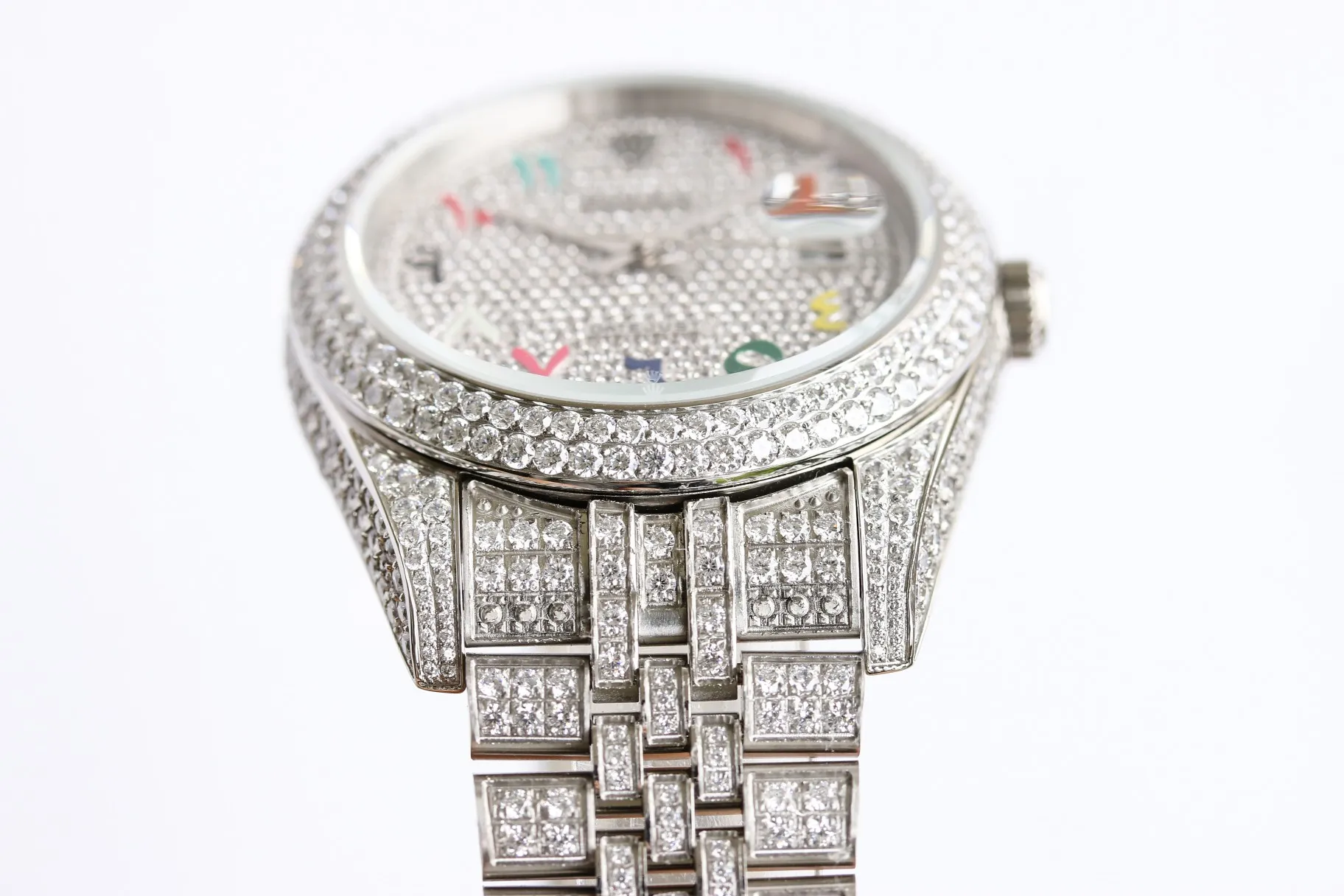 【Top Replica】💰Private chat! Rolex Diary Full Diamond Rich Edition Luxurious 18k Nano Technology! The entire shell and steel belt are inlaid with Swarovski crystal diamonds! (If diamonds fall out due to non-human factors within 5 years, they will be replenished free of charge), which makes the sparkling effect under the light even better! Brand new with 5 sets of full diamond steel belts! 41mm original size, using fully automatic imported mechanical 3255 movement, sapphire scratch-resistant glass mirror, 18k vacuum plating that will never fade, the best luxury recommendation for gift giving!