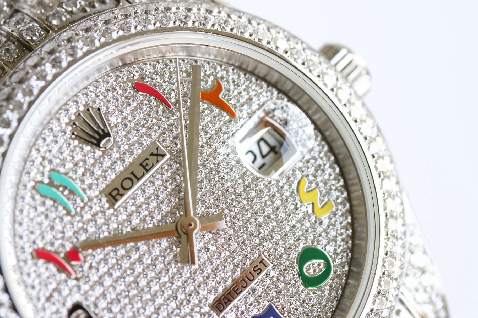 【Top Replica】💰Private chat! Rolex Diary Full Diamond Rich Edition Luxurious 18k Nano Technology! The entire shell and steel belt are inlaid with Swarovski crystal diamonds! (If diamonds fall out due to non-human factors within 5 years, they will be replenished free of charge), which makes the sparkling effect under the light even better! Brand new with 5 sets of full diamond steel belts! 41mm original size, using fully automatic imported mechanical 3255 movement, sapphire scratch-resistant glass mirror, 18k vacuum plating that will never fade, the best luxury recommendation for gift giving!