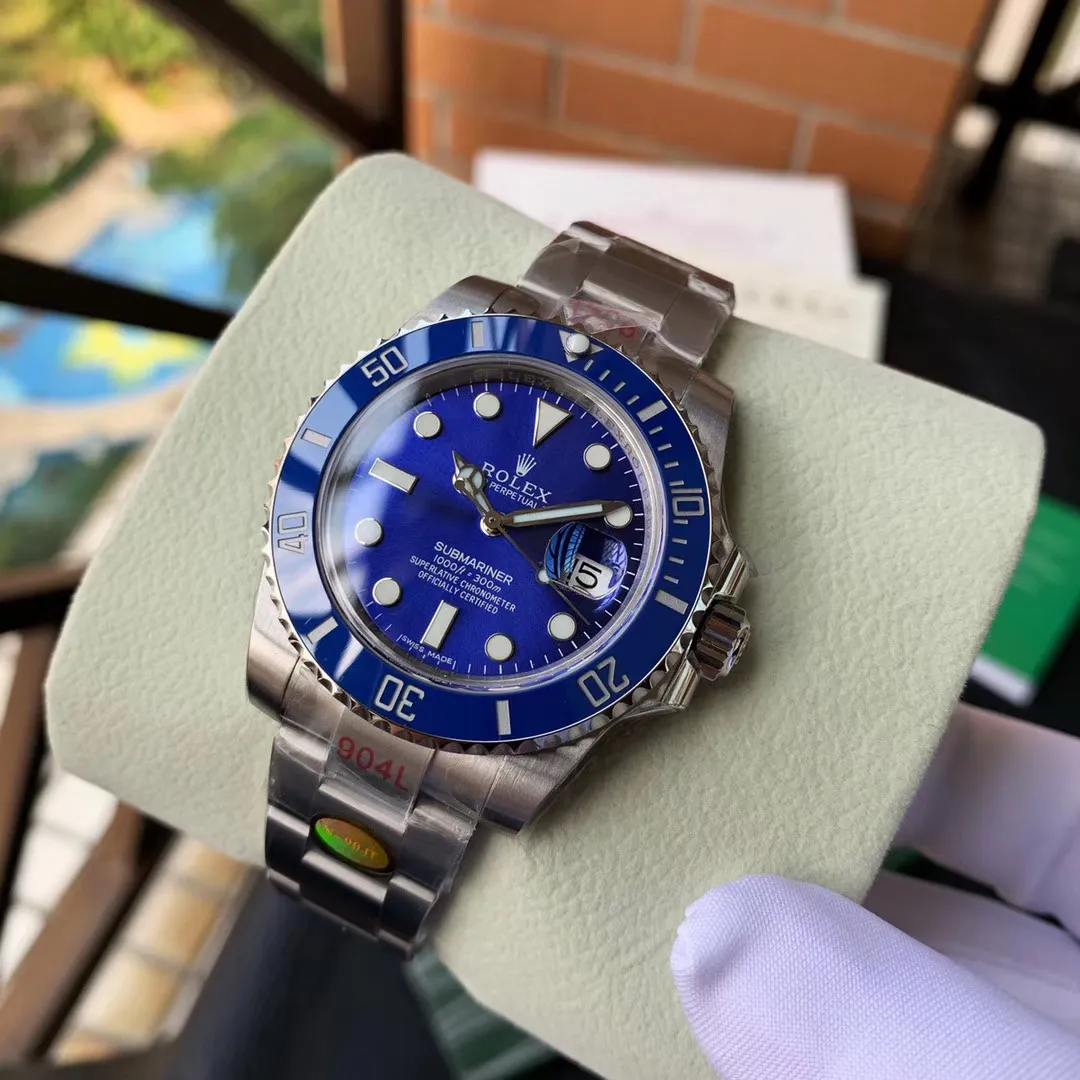 【Foreign trade import】💰3700! Factory N V8 version 2836 movement arrives‼ Official one-to-one replica of the original version (super version) Rolex SUB Submariner series model 116610 gold series/green water ghost/black water ghost/blue water ghost, original mold opening, equipped with 2836 movement, the most classic Oyster style: [904L stainless steel case] size 40mm X The 13mm Oyster case is consistent with the original product. Through careful polishing and strict quality control, the shape is ensured to be in place, and the brushing and polishing are comparable to the original craftsmanship. [Crown] One case and one crown, carefully crafted, each crown logo faces upright, highlighting the symbol of the king. The master watchmaker strives for excellence in every detail, and continues the waterproof system of the lock, just like the original. [904L Stainless Steel Watch Strap] The three-row link Oyster watch strap is made of fully brushed technology, which is delicate and clean. It is equipped with an Oyster safety buckle. The elegant solid link watch strap is full of texture and comfortable to wear. [Mirror] Made of scratch-resistant sapphire mirror and blue film calendar crystal. [Bezel] The bezel is made of one-piece (non-etched) sapphire luminous beads, the platinum electroplated scale has a uniform color that will never fade, and the ice blue super bright luminous. 300 meters waterproof. Each watch has been strictly tested before leaving the factory to ensure quality. Please pay attention to more details. 🔥Top quality products are constantly produced🔥