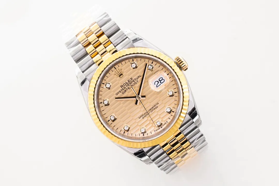 【High-end replica】💰1360! 【Customized all-in-one machine】💰1920! 【Top Replica】💰Private chat! ! ! [2023 New Style] Rolex Datejust 36 Series ① Exclusively customized 3235 movement, kinetic energy storage up to 72 hours, stable and reliable quality; ② Case: same size and thickness as the original; ③ Text: polished nails, top Swiss ice blue luminous, delicate shading, color matching; ④ Glass: sapphire glass with 2.5x magnifying glass effect, transparent glass; ⑤Watch strap: Top-notch workmanship. Each strap fits perfectly with the lug, giving the wrist the highest comfort. Produced by EW, it must be a high-quality product. Every extreme detail is the sincerity of the EW factory’s ingenuity and development; this picture is a real shot of a top-grade replica!