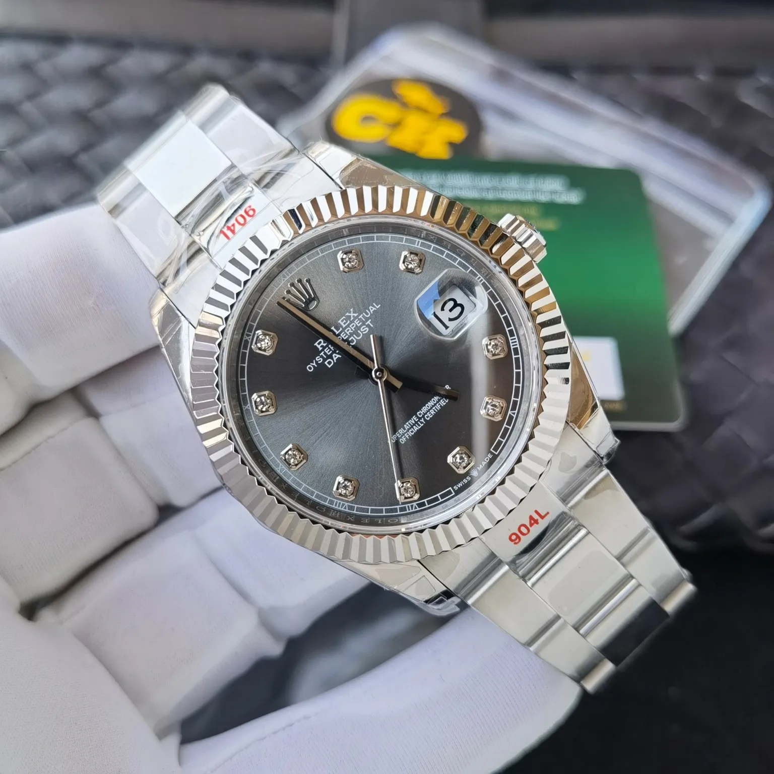 【High-end replica】💰1160! 【Customized all-in-one machine】💰1720! Each of the Rolex Datejust series is equipped with a warranty card that is synchronized with the original one to accurately ensure the identity of each one. The stainless steel strap (2 styles) is authentically molded and customized, with a customized bezel, size 41mm, equipped with the latest all-in-one 9015 imported movement, and the stainless steel strap is tightly connected to the original buckle!