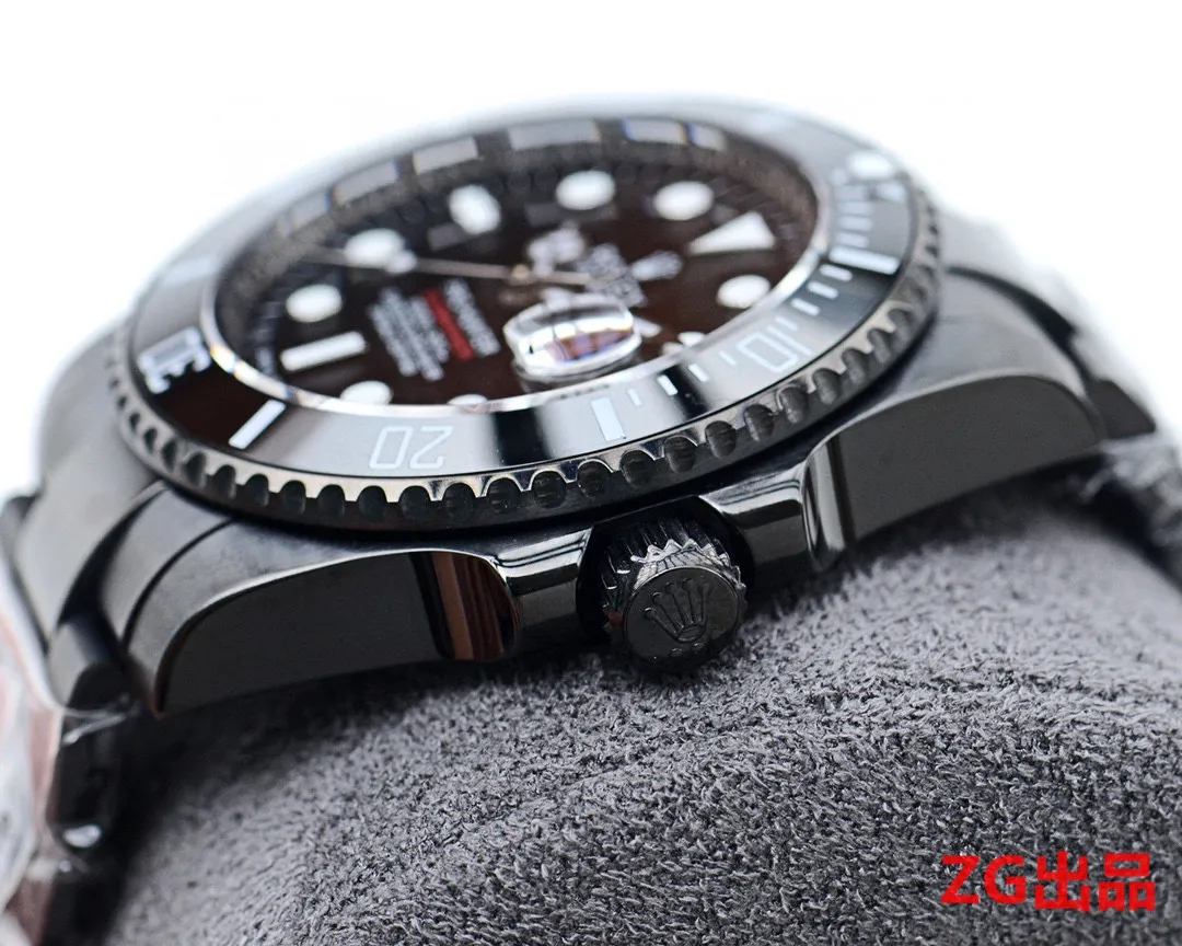 【Foreign trade import】💰2400! There is a leading brand called ZG Factory Water Ghost, which has been growing for 3 consecutive months. "Knight Black" is a favorite among men. It is a must-have in summer. It is black and does not fade. It is suitable for the season when you sweat a lot. The most classic version 🏆🏆 ZG factory "Submariner"————Classic ZG factory V2 version🎈 Every detail is exclusive🎈Exclusive quality See picture details Text description🎉 🏆ZG factory "Knight Black" [Rolex Submariner Series] [Strong] Good reputation 🔥Highly recommended product🏆 [Movement] Top-grade 7750 movement [Material] One-way rotating 60-minute scale outer ring 🎈🎈Ceramic word ring Polished three-dimensional numerals and scales (not fake ceramics on the market) [Case] 40mm [Dial] The function dial font and the dial logo are superimposed and printed using a superimposed printing process. When viewed from the side, there will be a slight bulge. The background texture of the disk has been filtered and corrected countless times to ensure that it is 100% consistent with the original. The Rolex metal LOGO on it is molded separately, and it can be compared to the original in terms of three-dimensionality and roundness. Easy-to-read Chroma light luminous display with long-lasting luminous material [Watch mirror] Anti-scratch sapphire crystal glass, double anti-reflective small window convex lens to magnify the calendar. [Strap] Purely imported 316L fine steel polished watch strap (delicate and comfortable, same craftsmanship as authentic products) [Buckle] Made of imported 316 steel polished from 1:1 parts, scratched inside, corroded Rolex steel seal, external genuine watch buckle safety ring 🎈Can fine-tune "function" 🎈⌚️⌚️ Produced by ZG factory, perfect in every detail