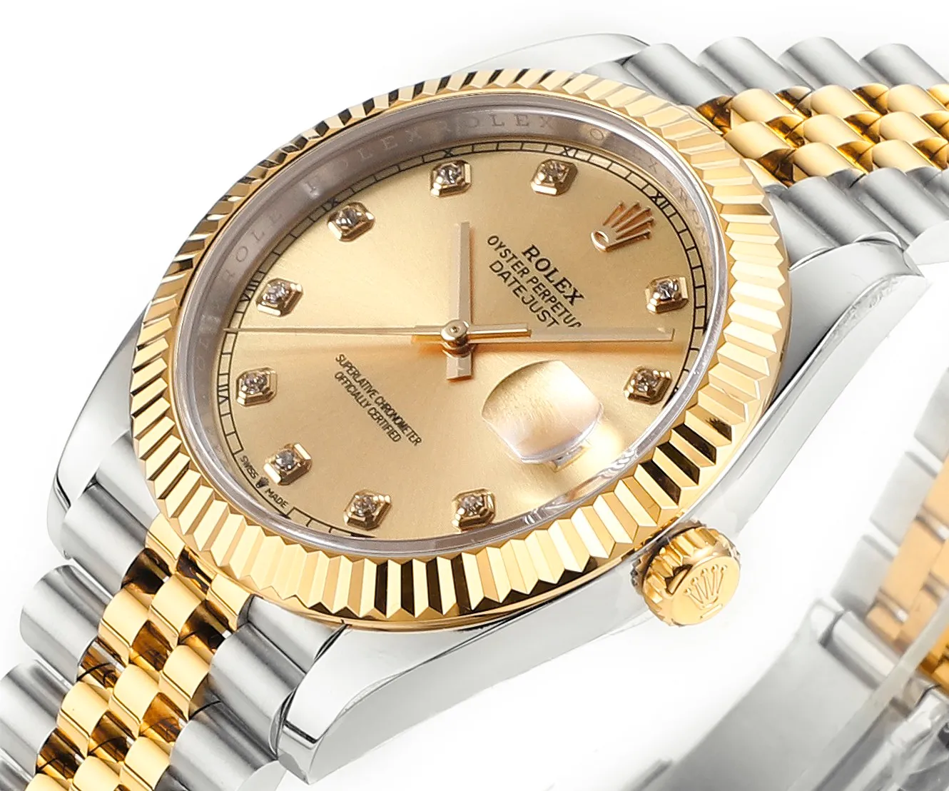 【High-end replica】💰1240! 【Customized all-in-one machine】💰1900! [Top replica] Private chat! ! ! The Rolex Datejust 41mm series creates a classic watch model. 1: The movement adopts Swiss 3235 movement. 2: In terms of material, the overall material is made of 904 steel. The curvature of the side of the case is polished in place, and the thickness of the side is consistent with the original. 3: Classic dog tooth collar. The platinum (electroplated) ring presents a radiant light effect that is extremely close to the original version, and the triangular pit pattern is clean and neat. 4: The watch mirror is made of real sapphire mirror, which increases the transparency of the watch. At the same time, it has been treated with anti-glare technology, making it very convenient to read watch data and has high hardness. 5: The only synchronous original thickness in the market is 11.5mm. This picture was taken in top reproduction quality!