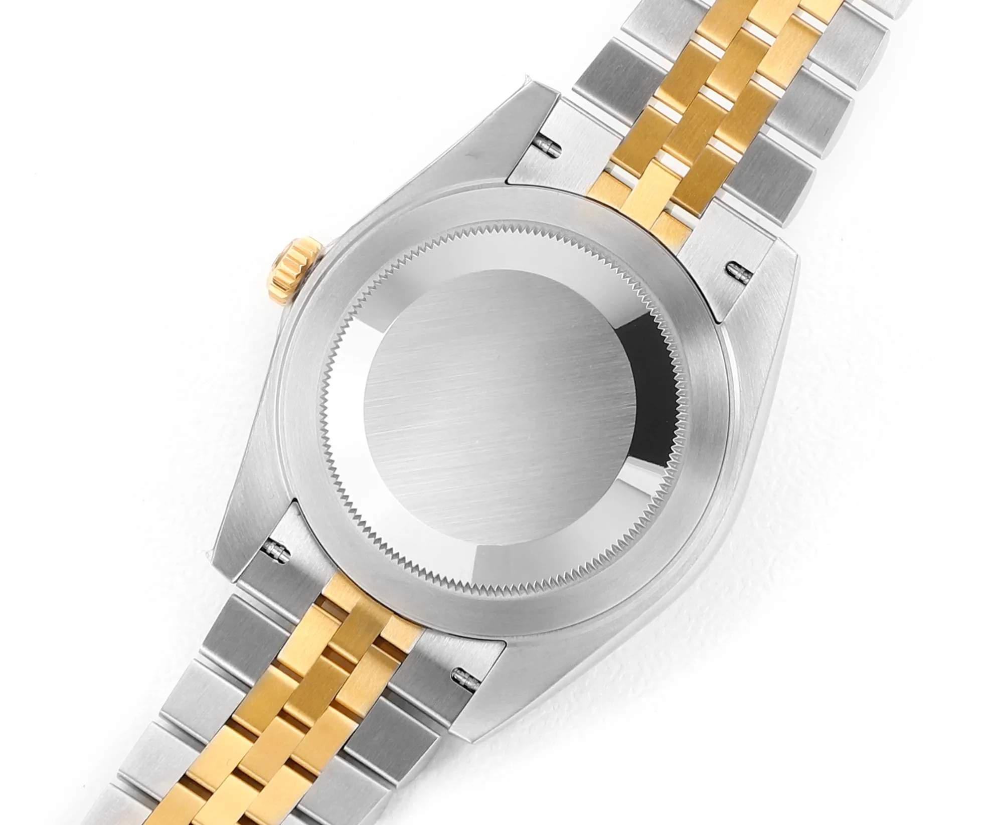 【High-end replica】💰1240! 【Customized all-in-one machine】💰1900! [Top replica] Private chat! ! ! The Rolex Datejust 41mm series creates a classic watch model. 1: The movement adopts Swiss 3235 movement. 2: In terms of material, the overall material is made of 904 steel. The curvature of the side of the case is polished in place, and the thickness of the side is consistent with the original. 3: Classic dog tooth collar. The platinum (electroplated) ring presents a radiant light effect that is extremely close to the original version, and the triangular pit pattern is clean and neat. 4: The watch mirror is made of real sapphire mirror, which increases the transparency of the watch. At the same time, it has been treated with anti-glare technology, making it very convenient to read watch data and has high hardness. 5: The only synchronous original thickness in the market is 11.5mm. This picture was taken in top reproduction quality!