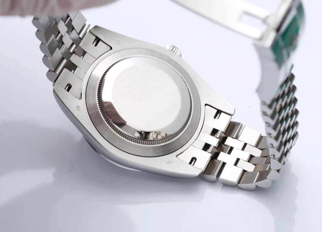 【High-end replica】💰1240! 【Top replica】💰3300! Rolex Datejust 41 series ① Exclusively customized Swiss 2836 movement, stable and reliable quality; ② Case: The size and thickness are consistent with the original, 904 steel ③ Lettering: polished nails, top Swiss ice blue luminous, fine shading, color matching; ④ Glass: sapphire glass with 2.5x magnifying glass effect, the glass is transparent; ⑤ Strap: restored one to one, the strap can be interchanged with the original; Produced by a large factory, it must be a high-quality product. Model: m126333-m123331-126334