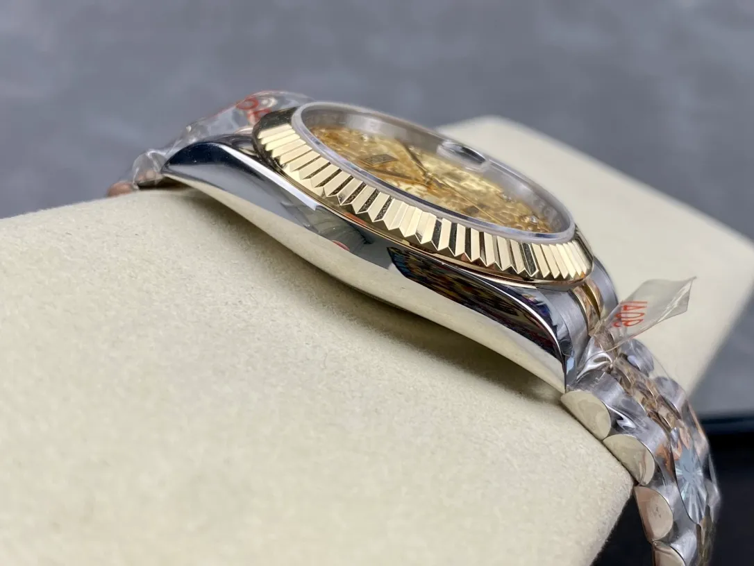 【High-end replica】💰1240! Rolex Single Calendar Datejust Series 41mm [Diameter] 41mm [Movement] Equipped with imported fully automatic mechanical movement [Ring] Rolex RingCommand triangular pit pattern / aperture [Mirror] Scratch-resistant sapphire glass mirror [Material] Imported 316L stainless steel case [Strap] Stainless steel (Oystersteel) optional three-bead/five-bead chain strap [Buckle] Original buckle Super high quality, more beautiful in kind, market exclusive! Classic men's casual watch, the standard accessory for successful men, allowing you to wear it once and for all!