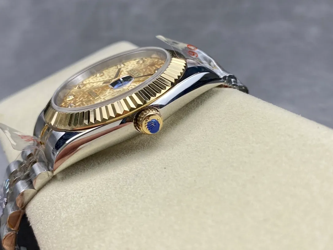 【High-end replica】💰1240! Rolex Single Calendar Datejust Series 41mm [Diameter] 41mm [Movement] Equipped with imported fully automatic mechanical movement [Ring] Rolex RingCommand triangular pit pattern / aperture [Mirror] Scratch-resistant sapphire glass mirror [Material] Imported 316L stainless steel case [Strap] Stainless steel (Oystersteel) optional three-bead/five-bead chain strap [Buckle] Original buckle Super high quality, more beautiful in kind, market exclusive! Classic men's casual watch, the standard accessory for successful men, allowing you to wear it once and for all!