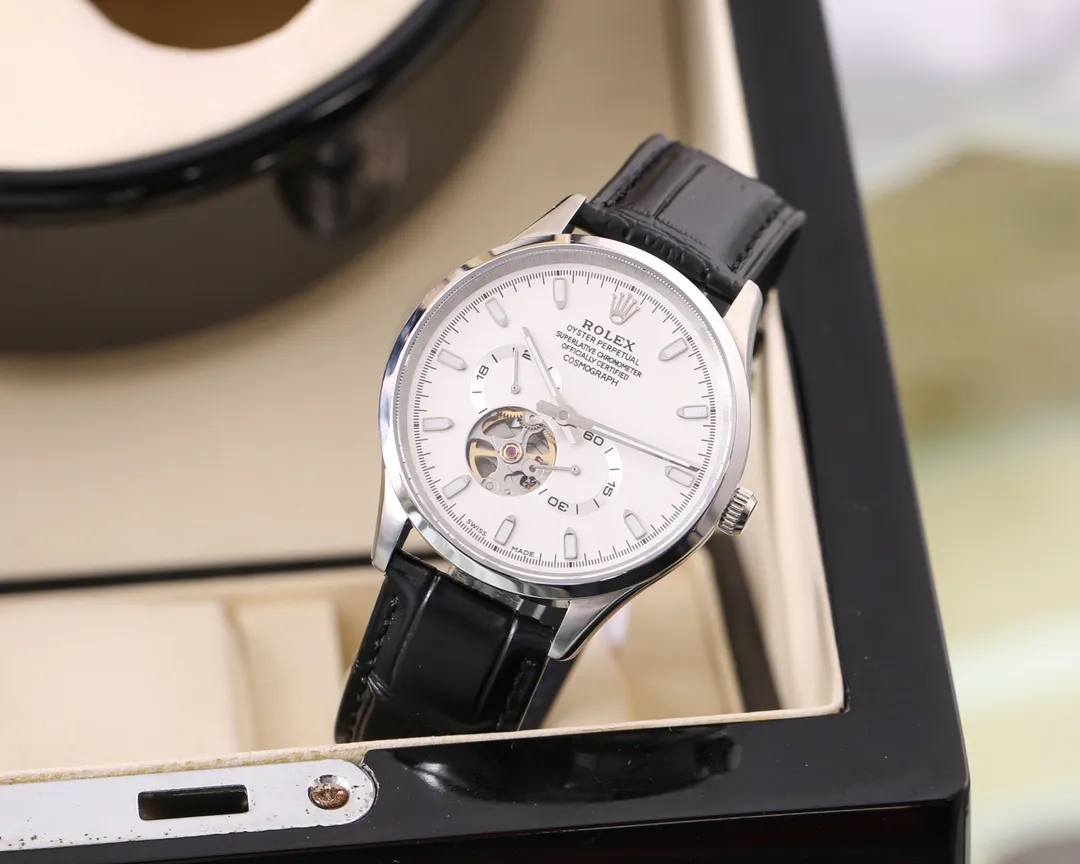 【Foreign trade import】💰2400! Rolex (exquisite, smart work) values ​​quality Type: Exquisite men's watch (more excellent) Best design Strap: Genuine cowhide strap (more durable) Very popular Movement: Japanese mechanical movement (stable) [Citizen Machinery] Material: Mineral super strong mirror (wear-resistant) Real men's smart style Strong three-dimensional sense Special design Return with great reputation Size: 41mm in diameter and 12mm thick Smart launch! Welcome to reprint!
