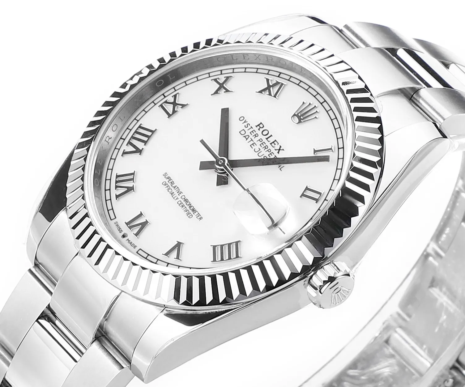 【High-end replica】💰1160! 【Customized all-in-one machine】💰1720! [Top replica] Private chat! ! ! The Rolex Datejust 41mm series creates a classic watch model. 1: The movement adopts Swiss 3235 movement. 2: In terms of material, the overall material is made of 904 steel. The curvature of the side of the case is polished in place, and the thickness of the side is consistent with the original. 3: Classic dog tooth collar. The platinum (electroplated) ring presents a radiant light effect that is extremely close to the original version, and the triangular pit pattern is clean and neat. 4: The watch mirror is made of real sapphire mirror, which increases the transparency of the watch. At the same time, it has been treated with anti-glare technology, making it very convenient to read watch data and has high hardness. 5: The only synchronous original thickness in the market is 11.5mm. This picture was taken in top reproduction quality!