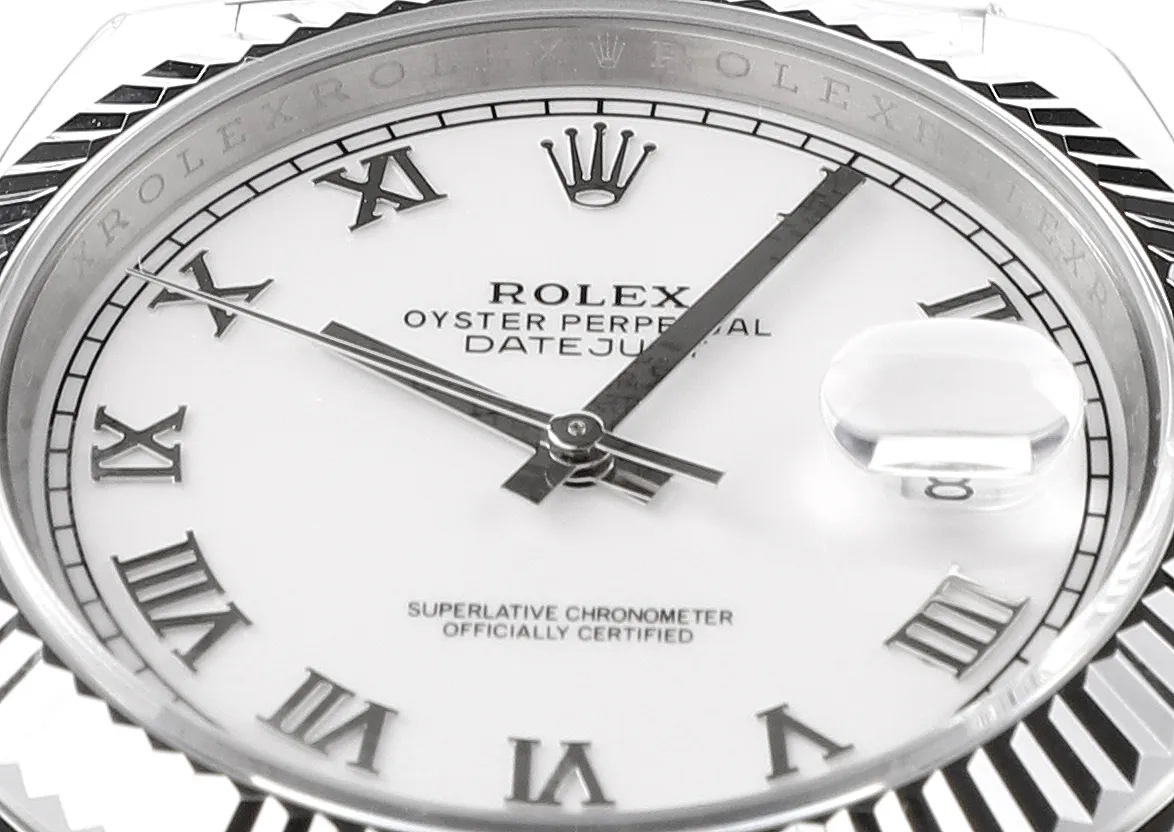 【High-end replica】💰1160! 【Customized all-in-one machine】💰1720! [Top replica] Private chat! ! ! The Rolex Datejust 41mm series creates a classic watch model. 1: The movement adopts Swiss 3235 movement. 2: In terms of material, the overall material is made of 904 steel. The curvature of the side of the case is polished in place, and the thickness of the side is consistent with the original. 3: Classic dog tooth collar. The platinum (electroplated) ring presents a radiant light effect that is extremely close to the original version, and the triangular pit pattern is clean and neat. 4: The watch mirror is made of real sapphire mirror, which increases the transparency of the watch. At the same time, it has been treated with anti-glare technology, making it very convenient to read watch data and has high hardness. 5: The only synchronous original thickness in the market is 11.5mm. This picture was taken in top reproduction quality!