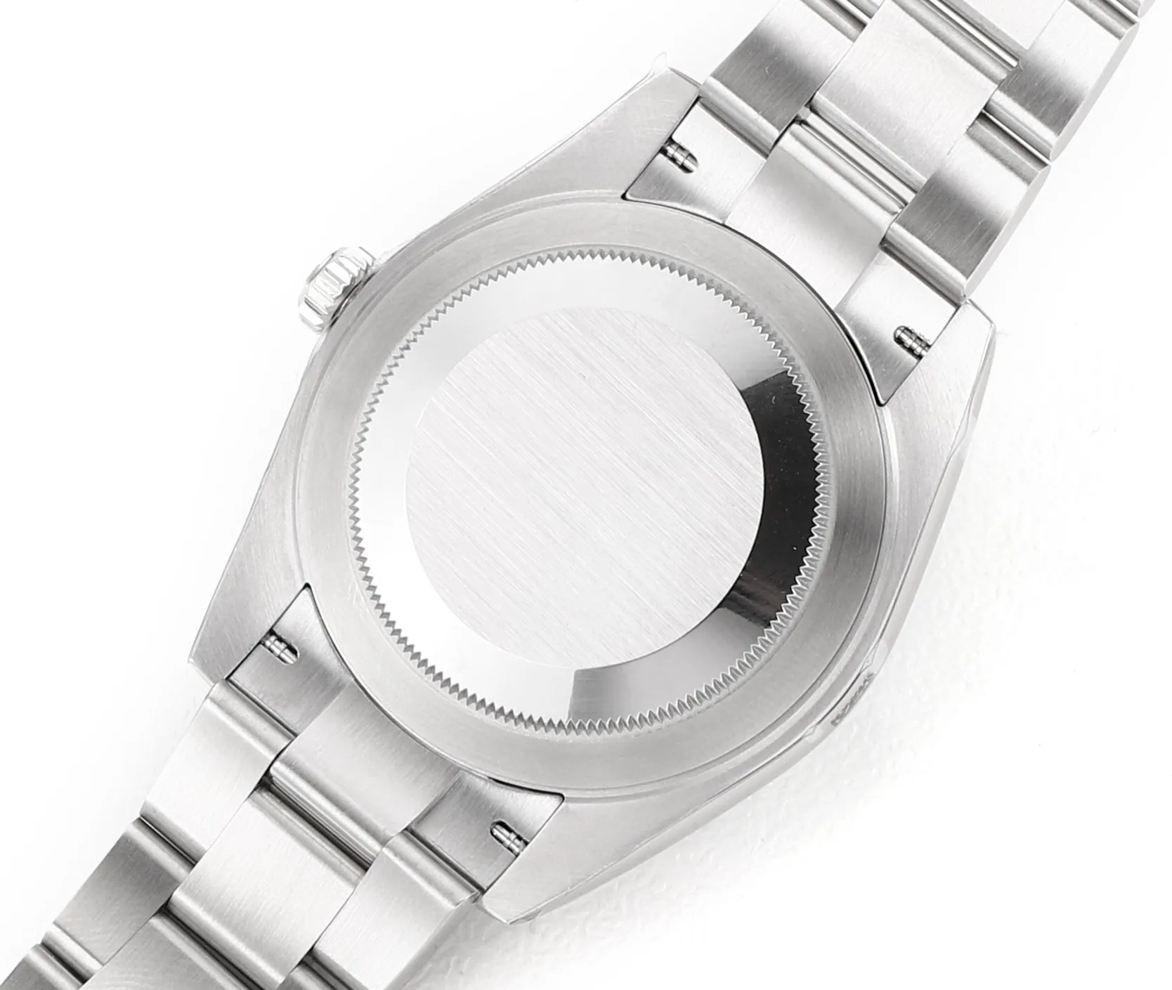 【High-end replica】💰1160! 【Customized all-in-one machine】💰1720! [Top replica] Private chat! ! ! The Rolex Datejust 41mm series creates a classic watch model. 1: The movement adopts Swiss 3235 movement. 2: In terms of material, the overall material is made of 904 steel. The curvature of the side of the case is polished in place, and the thickness of the side is consistent with the original. 3: Classic dog tooth collar. The platinum (electroplated) ring presents a radiant light effect that is extremely close to the original version, and the triangular pit pattern is clean and neat. 4: The watch mirror is made of real sapphire mirror, which increases the transparency of the watch. At the same time, it has been treated with anti-glare technology, making it very convenient to read watch data and has high hardness. 5: The only synchronous original thickness in the market is 11.5mm. This picture was taken in top reproduction quality!