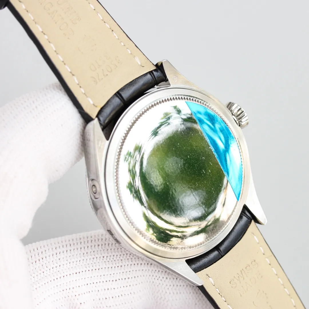 【Top Replica】💰3700! Rolex Cellini Series 50535 39mm Multi-Function True Moon Phase [Size]: 39mm [Movement]: Swiss 2892 movement "Pointer Calendar/Moon Phase" [Case]: 316L stainless steel Top-grade electroplating thick gold + anti-oxidation protection, emphasizing that this electroplating process is more wear-resistant and anti-oxidation than ordinary electroplating, so you don't have to worry about discoloration in a few months. There is a Rolex logo on the trumpet-shaped screw-in winding crown [Dial]: White high-end lacquered dial [Hands]: Top-notch batch flower craftsmanship + blue steel crescent pointer [Moon Phase]: The entire watch is made of the same meteorite material as the original except for the modified movement. Its natural irregular lines are clearly visible, showing the same effect as the original. It is equipped with a special moon phase adjustment tool [Mirror] Anti-scratch sapphire crystal mirror air double-layer colorless coating [strap] dark brown black Italian cowhide to restore Rolex's unique broad sword-style belt cut [buckle] original one-to-one molded folding crown buckle. Officially defined as a men's model, it is still suitable for women with a wrist circumference of 13/14cm. Women who like this style can also try it
